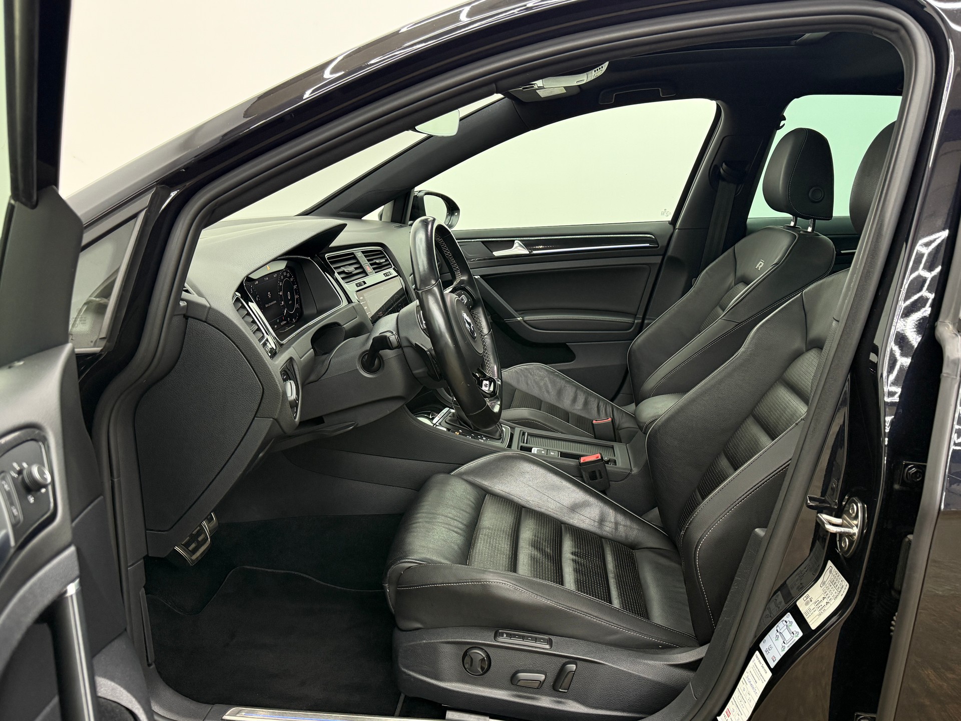 VW Golf 2.0 TSI R 4Motion DSG-image-18