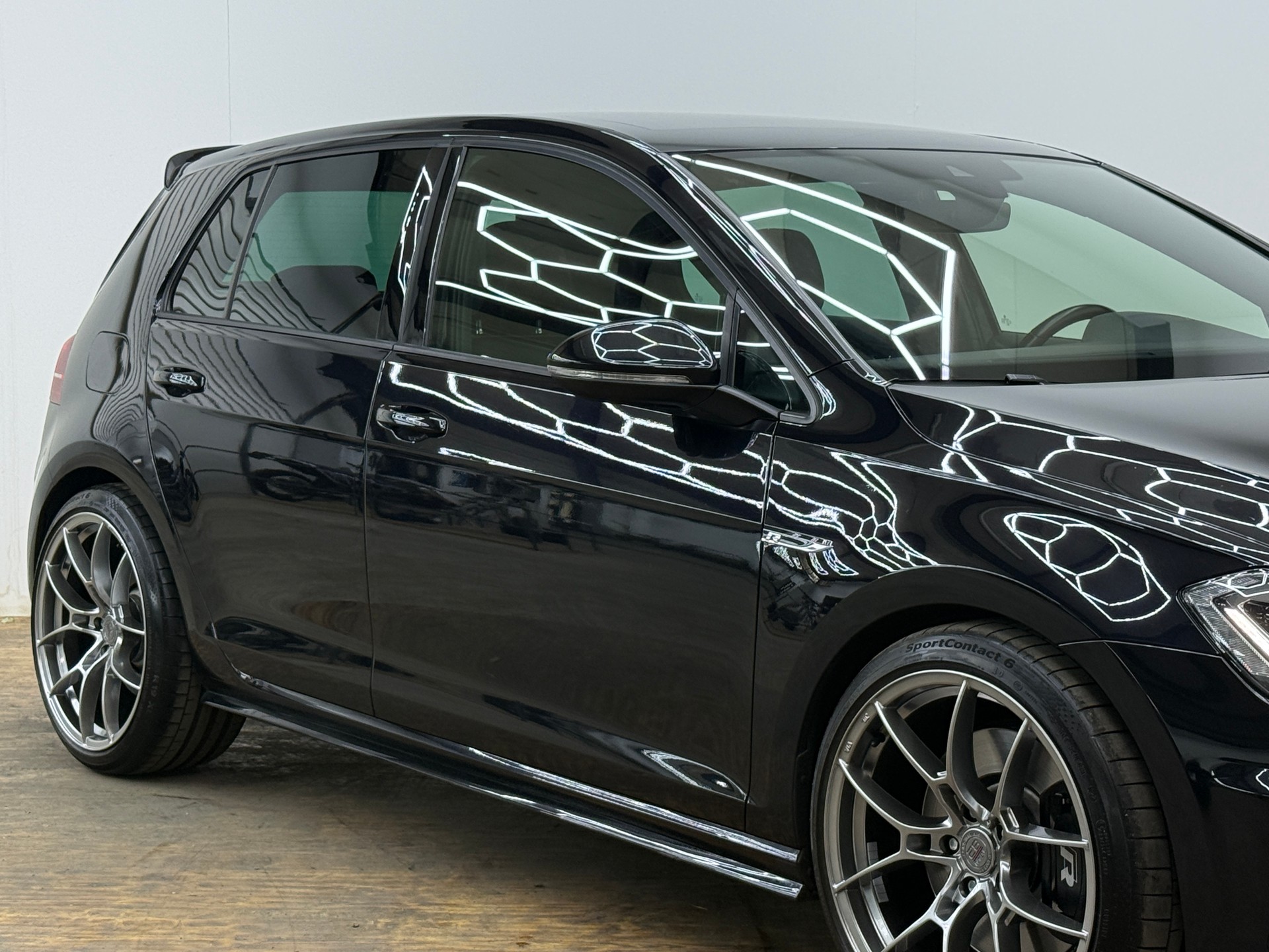 VW Golf 2.0 TSI R 4Motion DSG-image-16