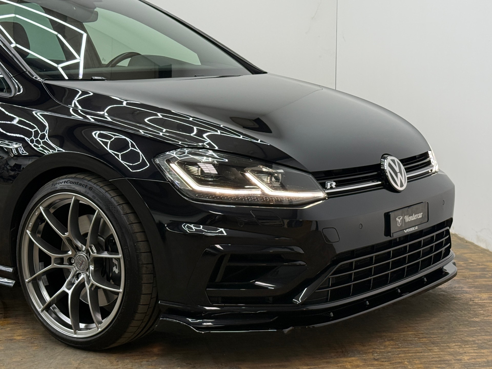 VW Golf 2.0 TSI R 4Motion DSG-showroom-element-1