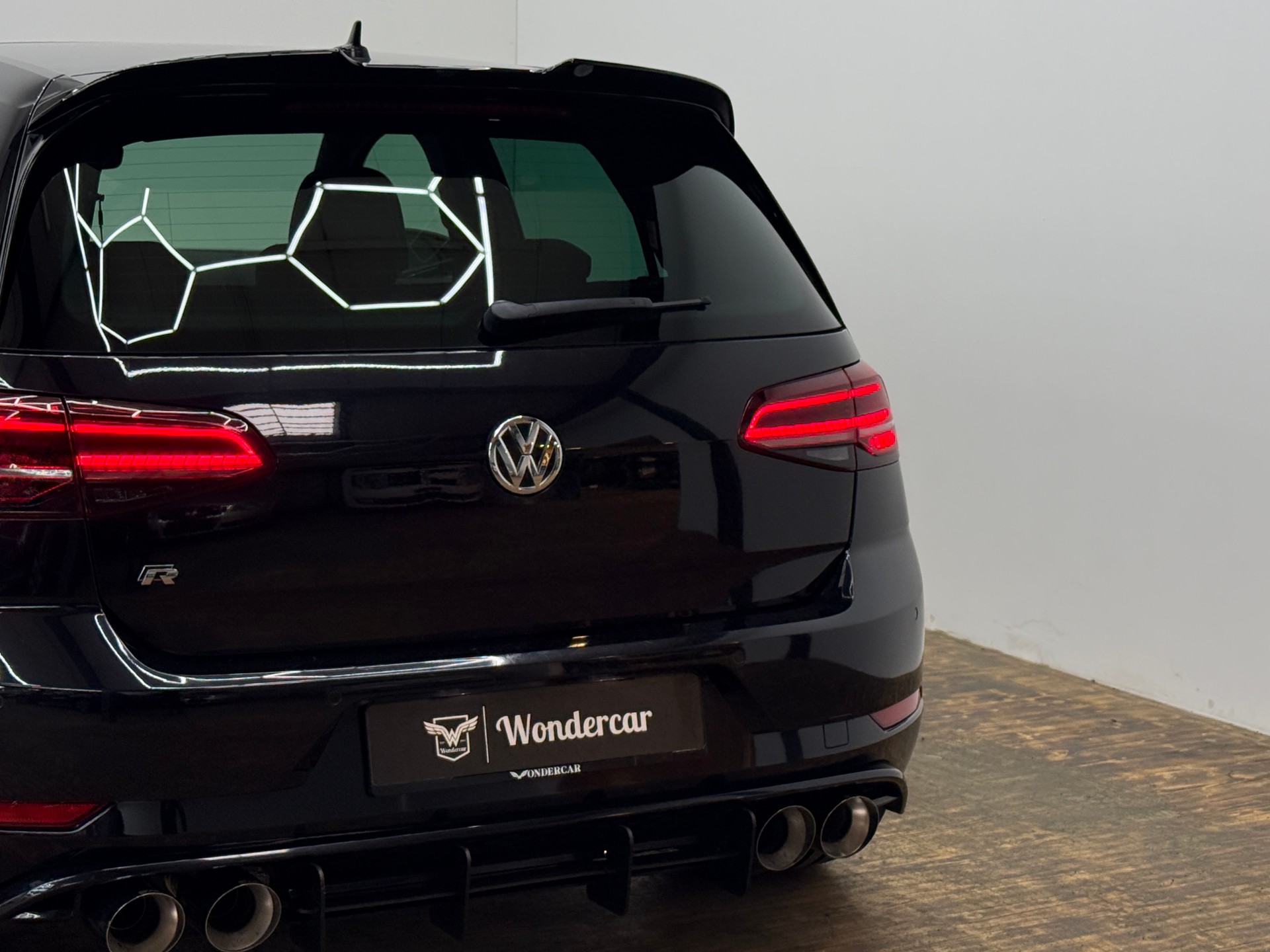 VW Golf 2.0 TSI R 4Motion DSG-image-12