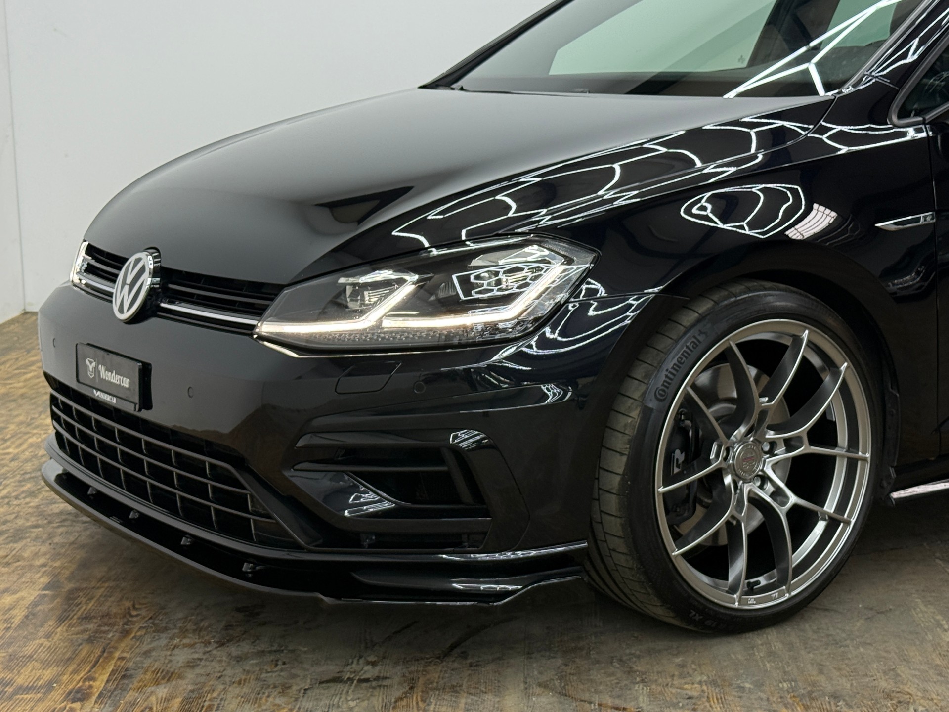 VW Golf 2.0 TSI R 4Motion DSG-image-4