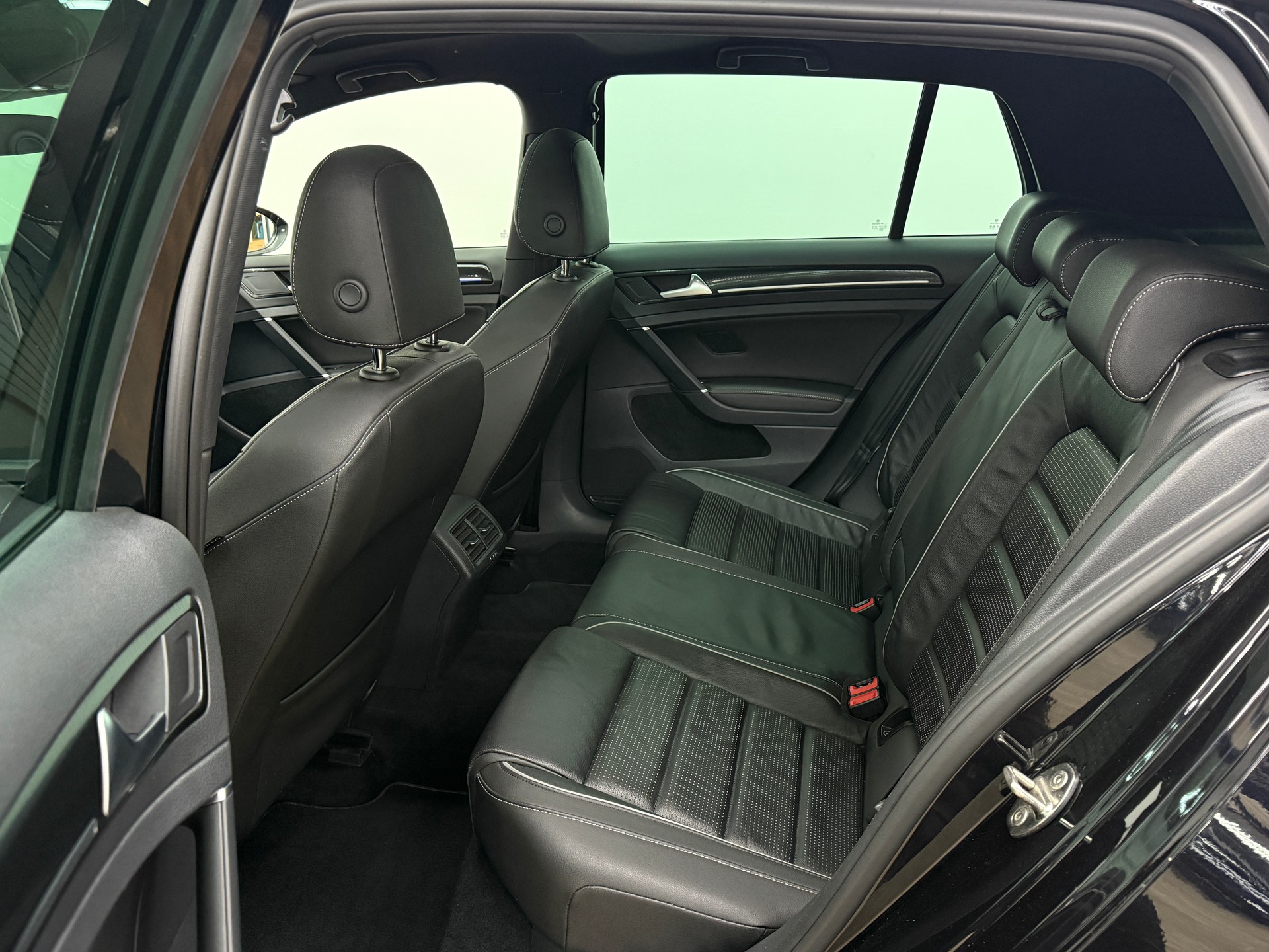VW Golf 2.0 TSI R 4Motion DSG-image-21