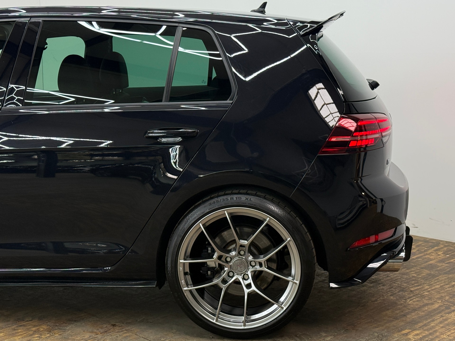 VW Golf 2.0 TSI R 4Motion DSG-image-7