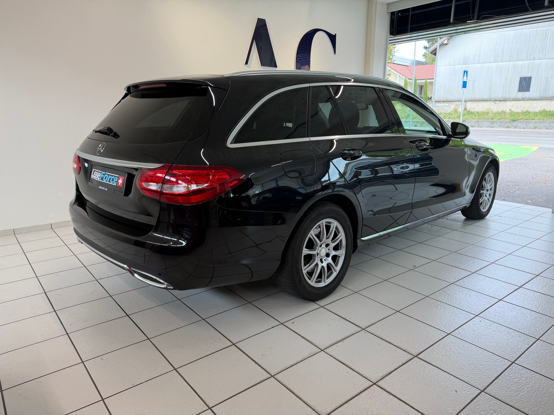 MERCEDES-BENZ C 200 Avantgarde-image-3