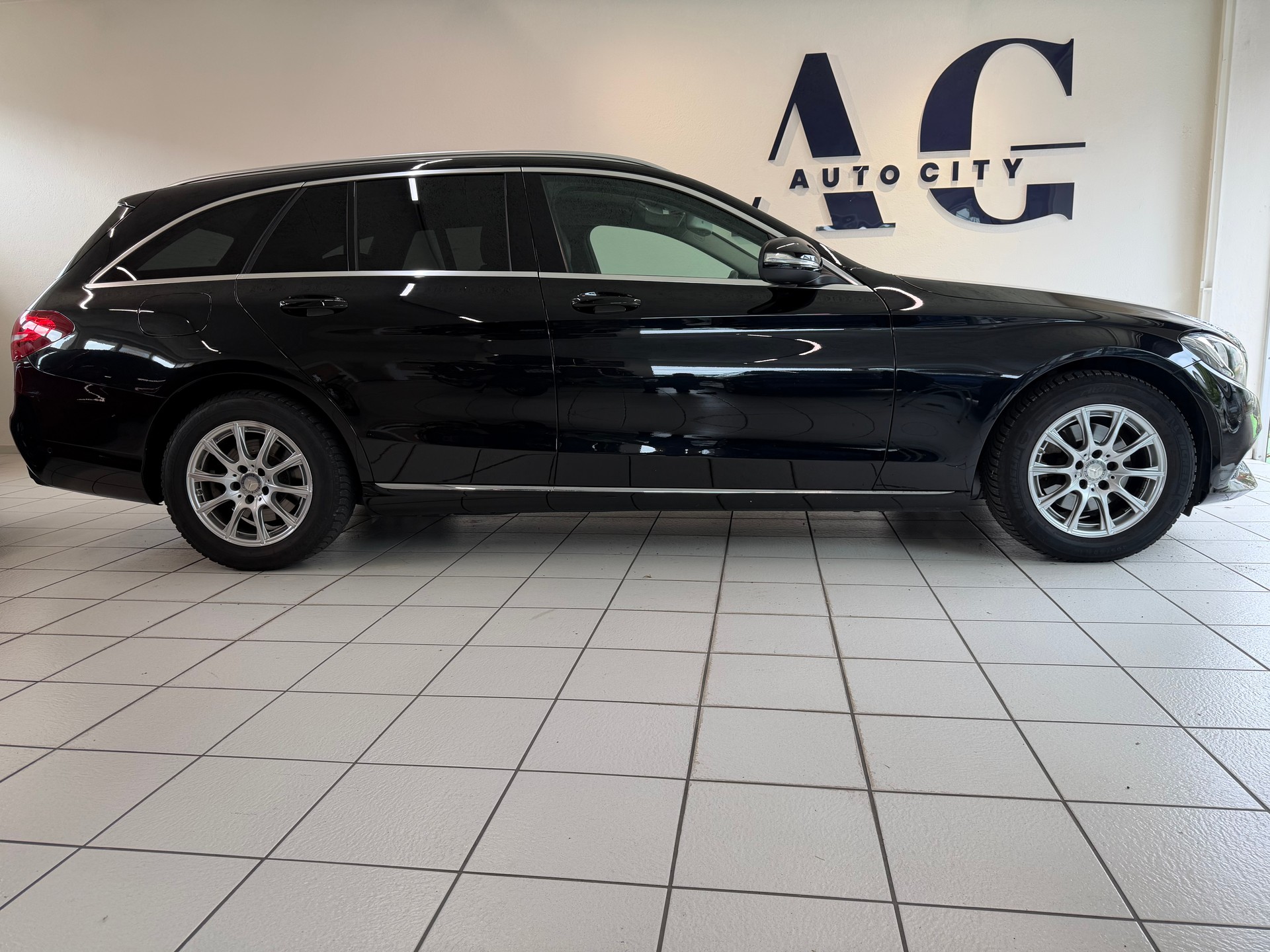MERCEDES-BENZ C 200 Avantgarde-image-1