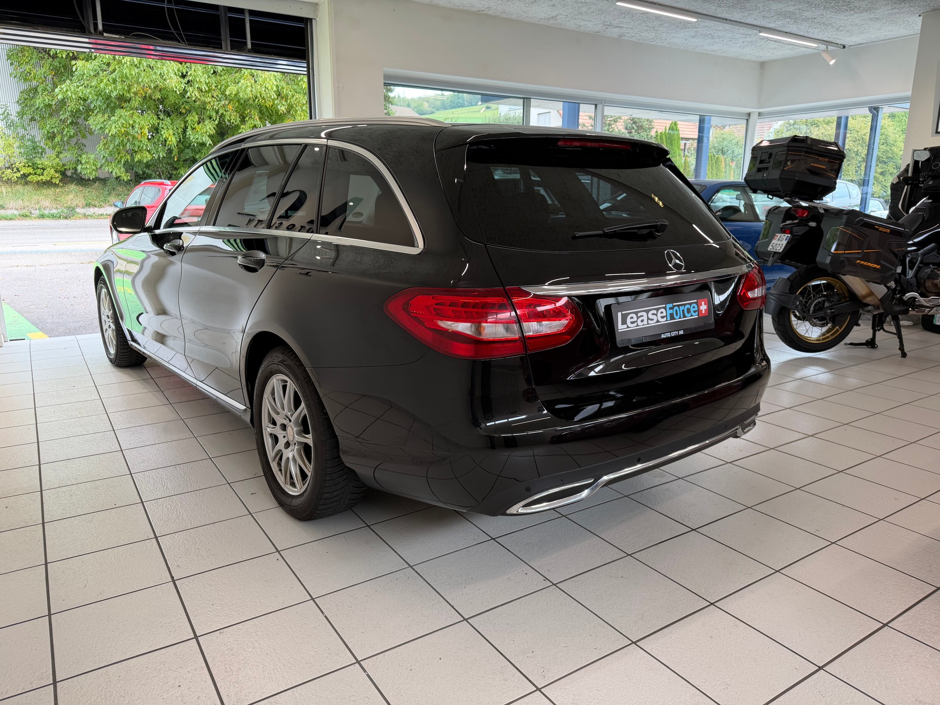 MERCEDES-BENZ C 200 Avantgarde-image-5