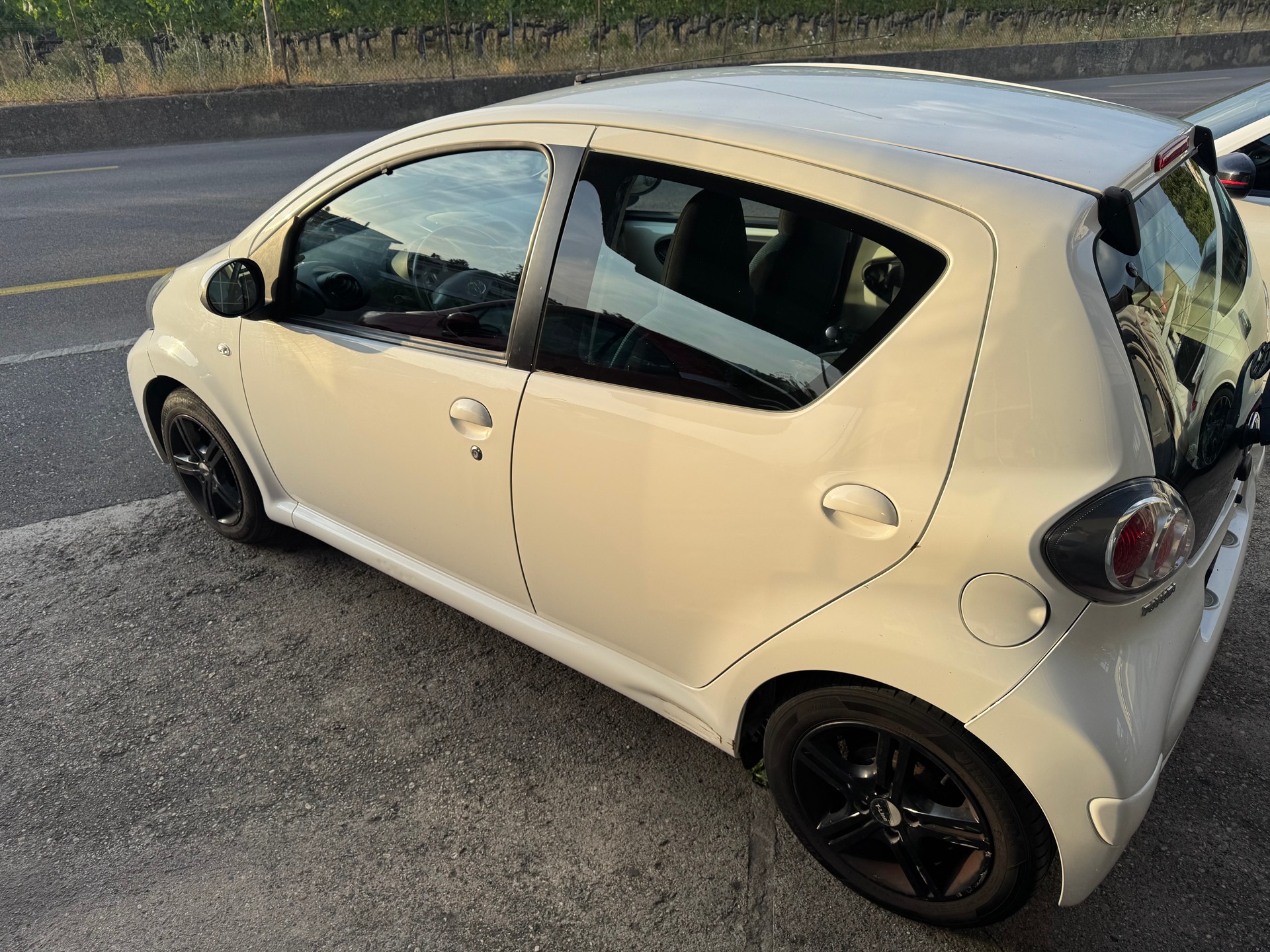 TOYOTA Aygo 1.0 VVT-i Luna-image-2