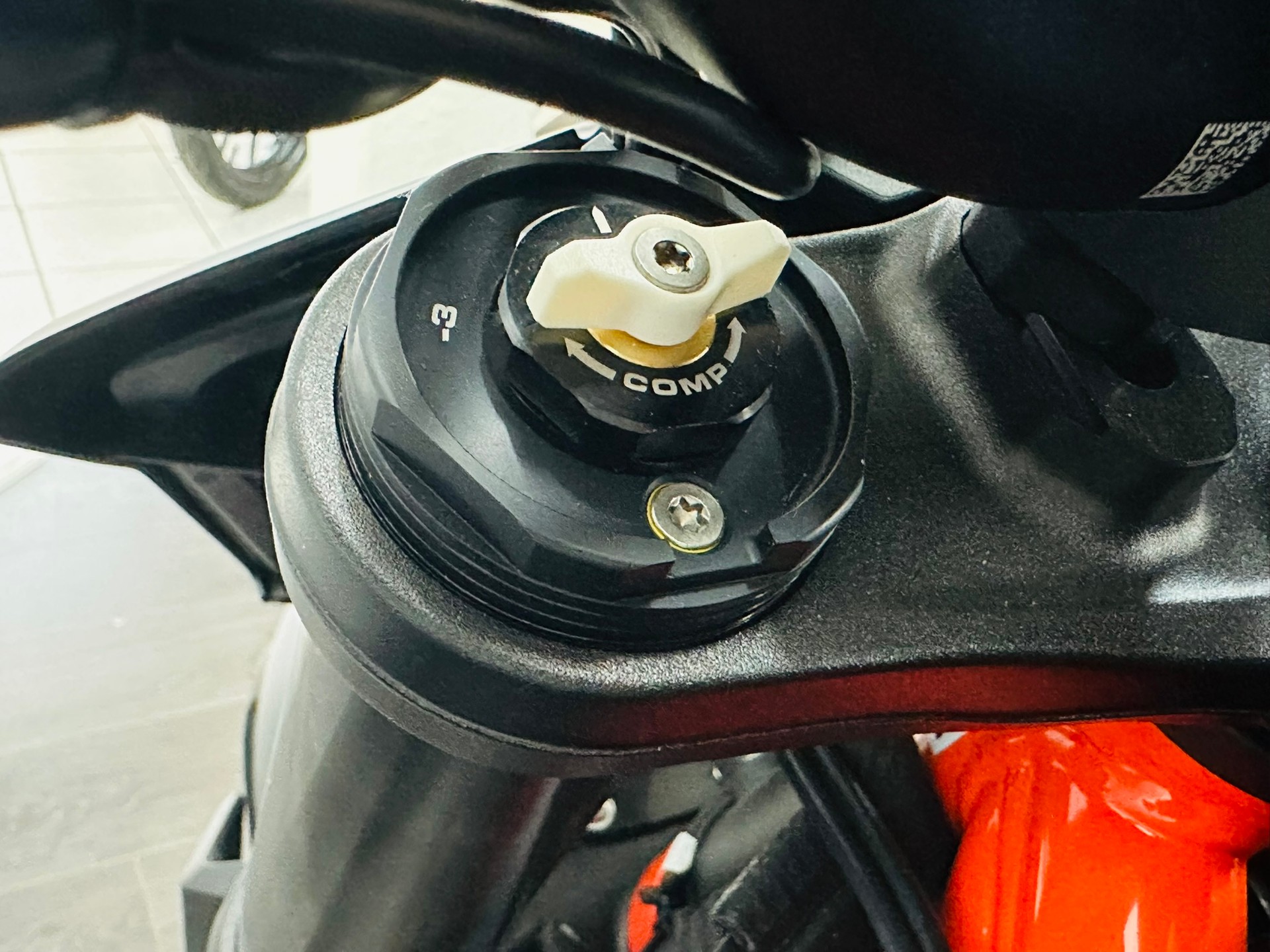KTM 1390 Super Duke R-image-12