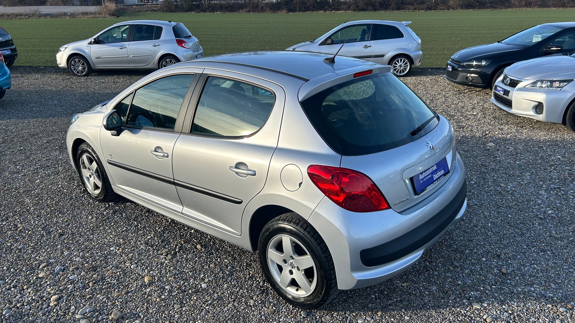 PEUGEOT 207 1.4 16V Swiss Edition-image-14