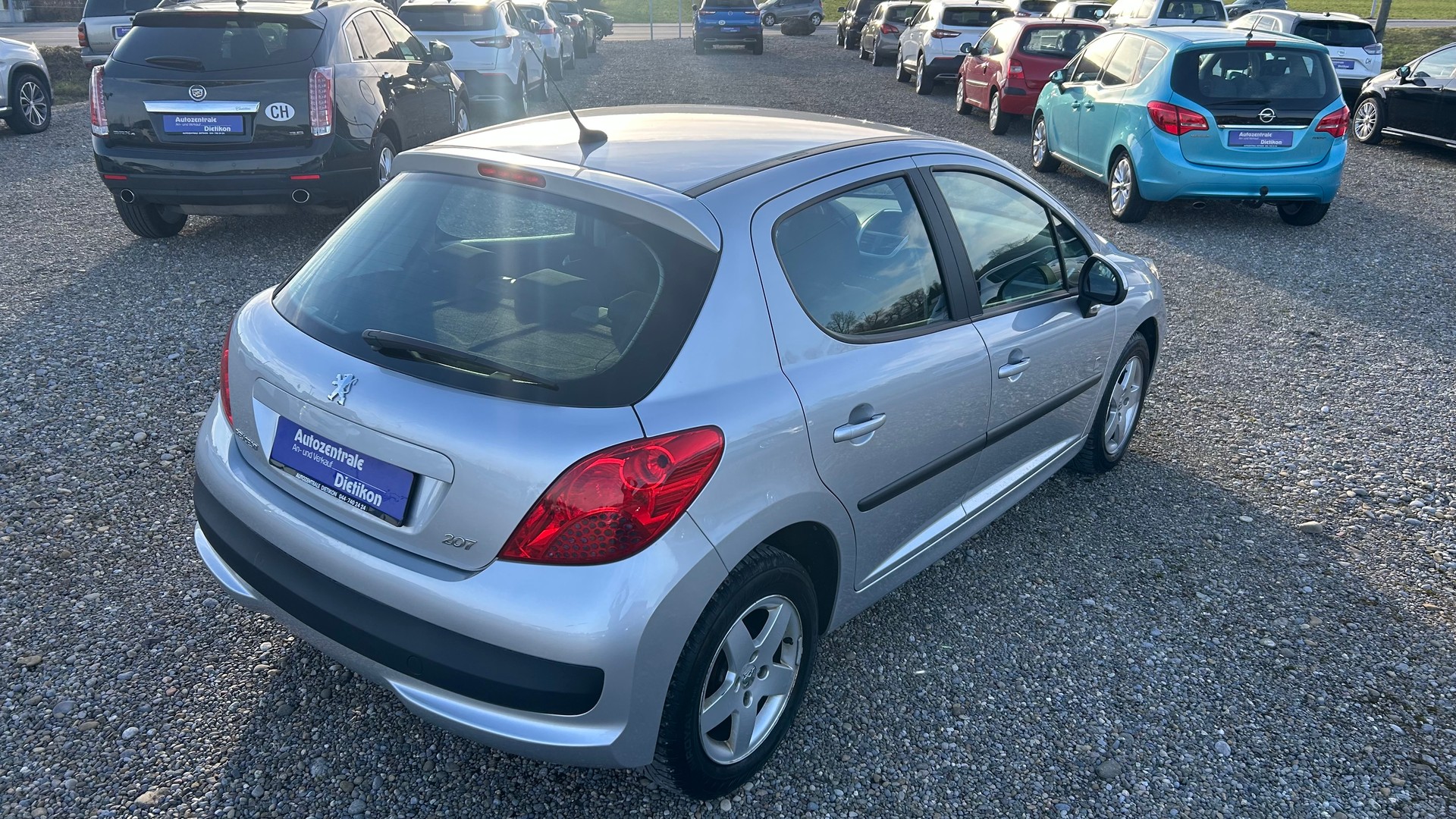 PEUGEOT 207 1.4 16V Swiss Edition-image-18