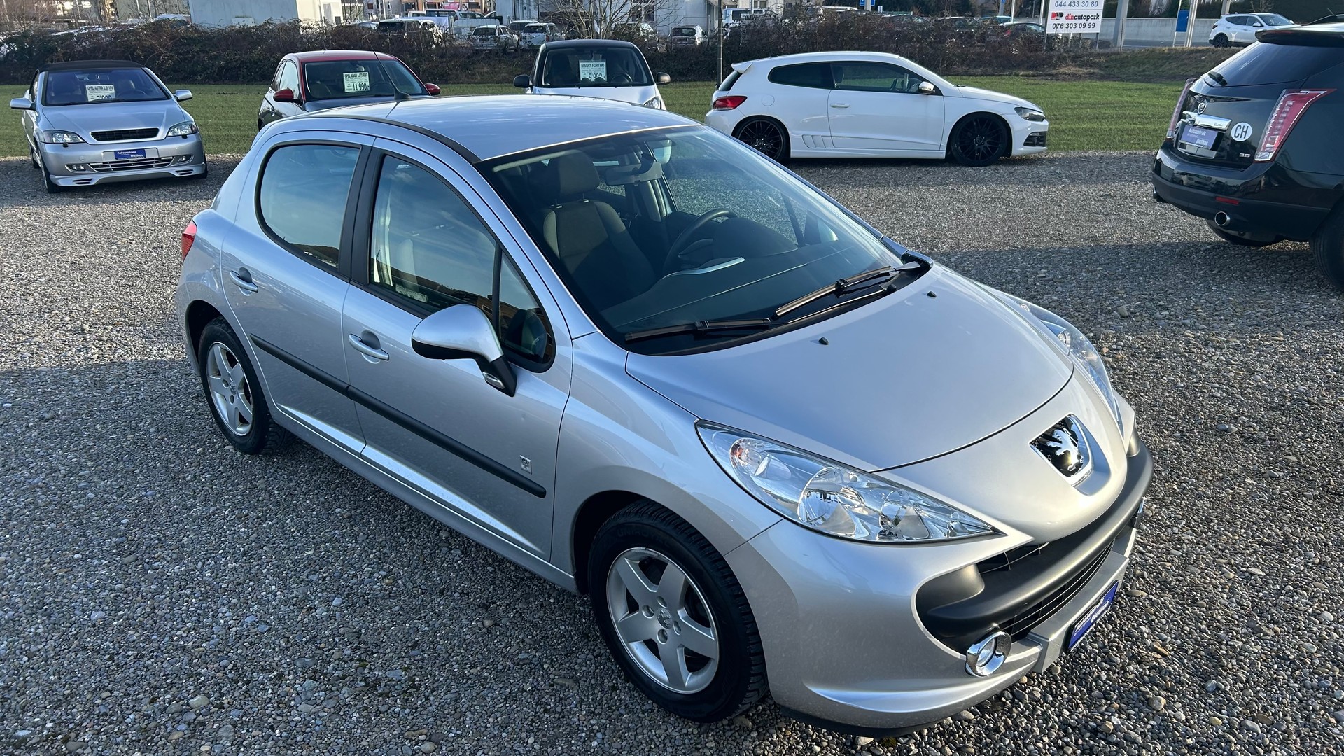 PEUGEOT 207 1.4 16V Swiss Edition-image-21