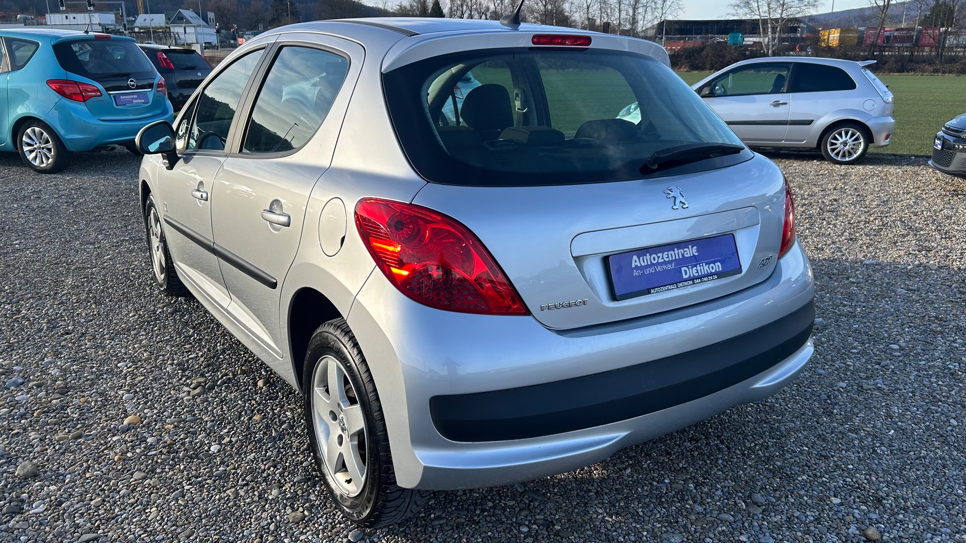 PEUGEOT 207 1.4 16V Swiss Edition-image-15
