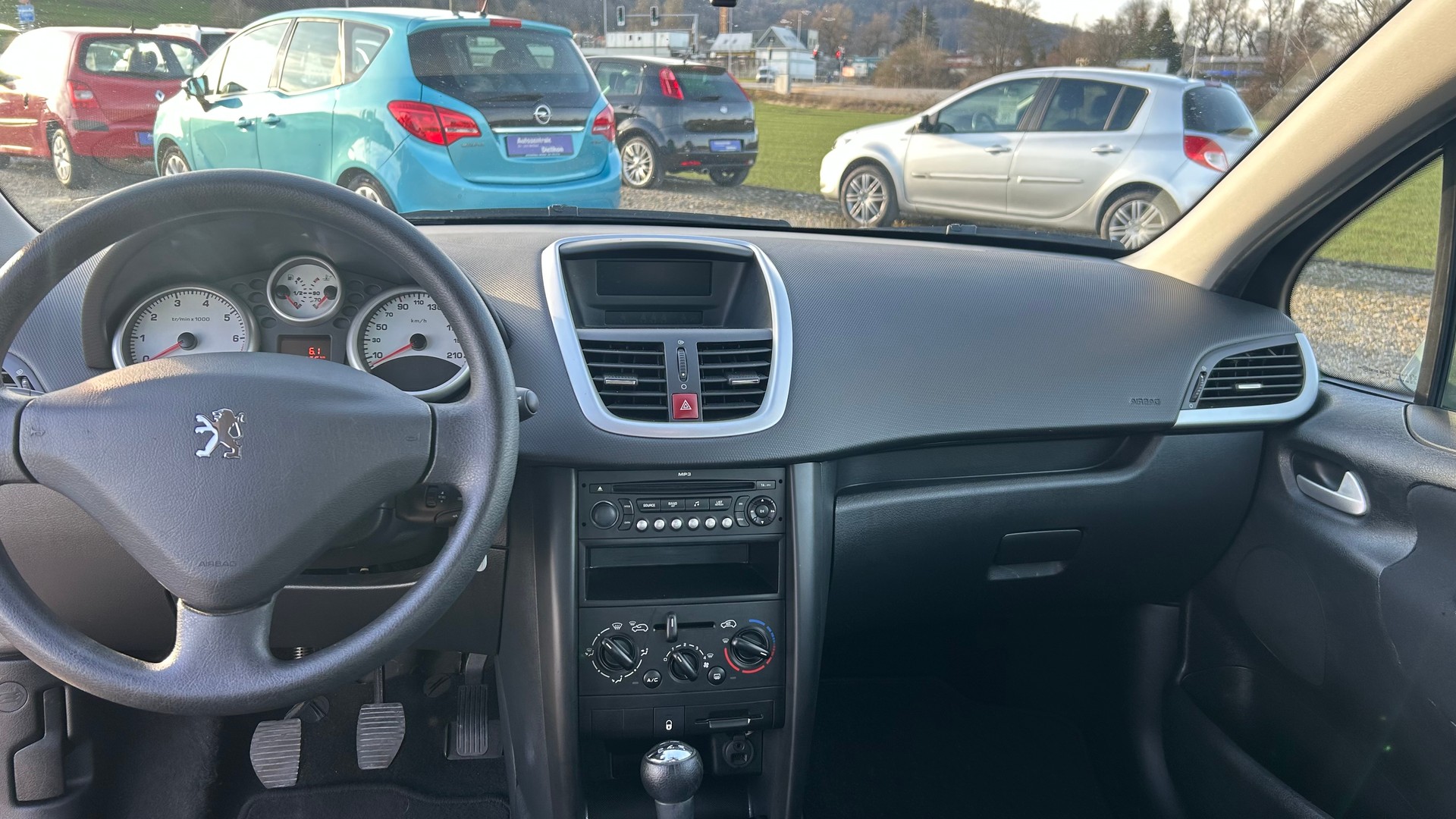 PEUGEOT 207 1.4 16V Swiss Edition-image-4