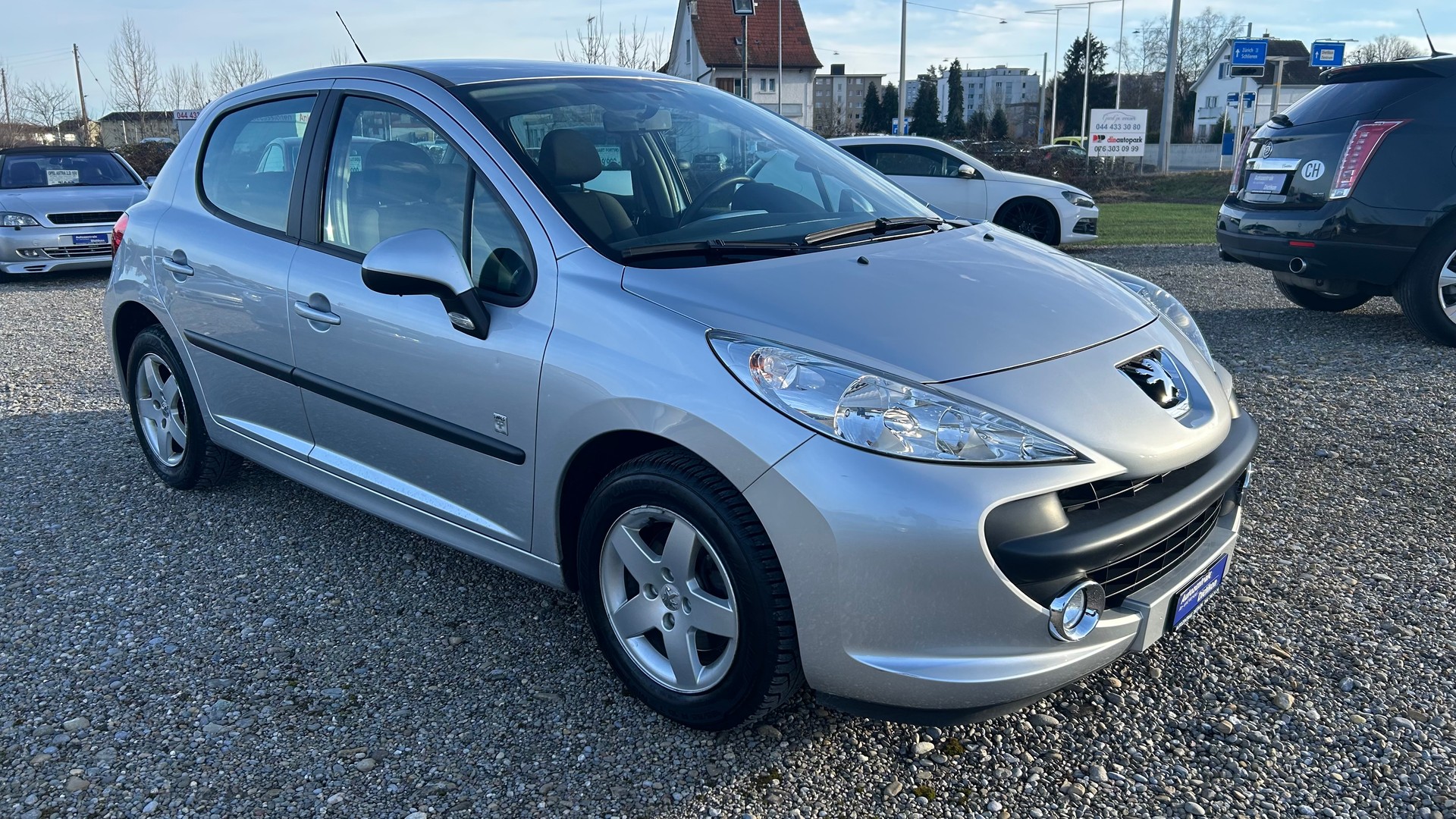 PEUGEOT 207 1.4 16V Swiss Edition-image-22