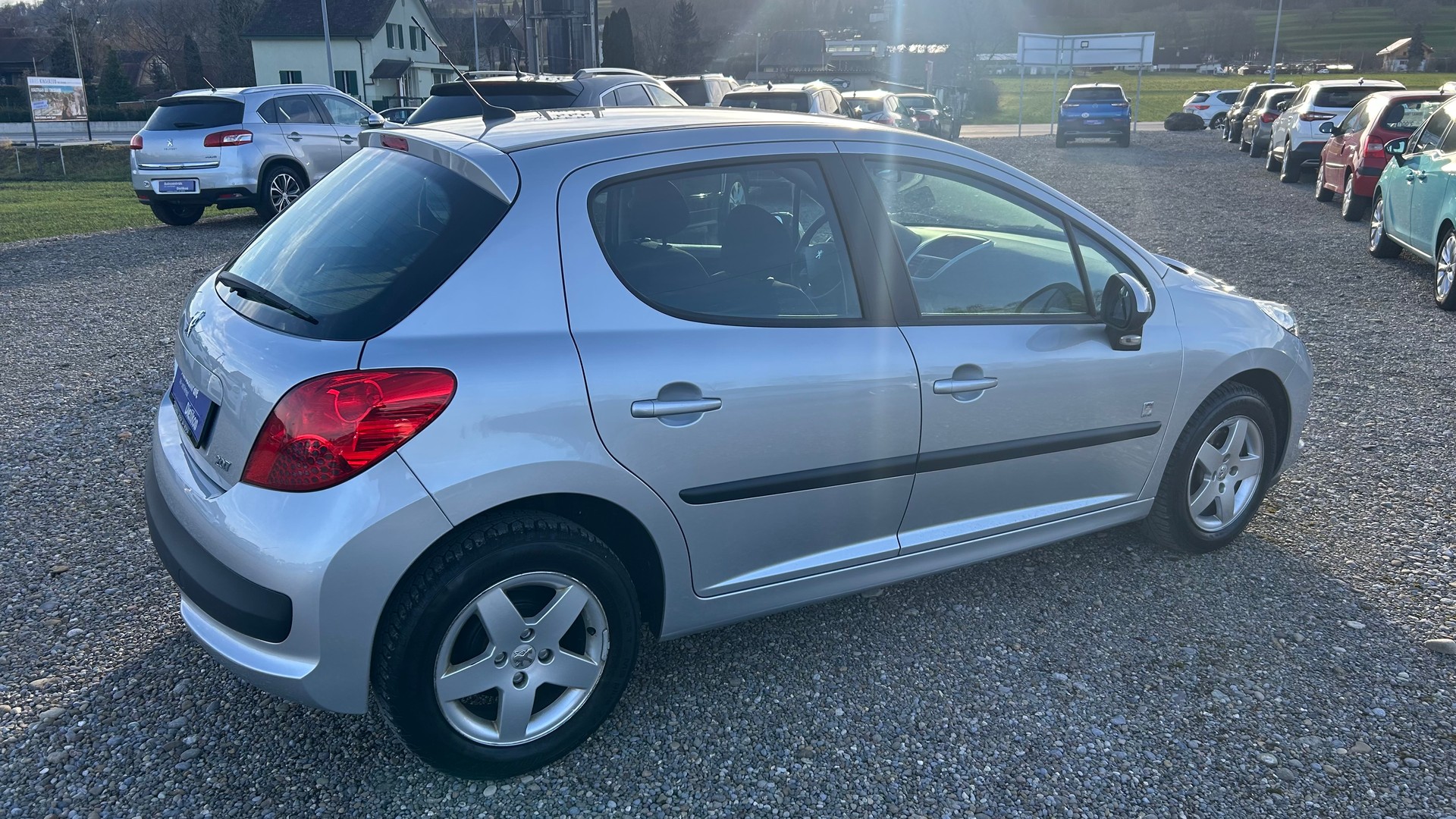 PEUGEOT 207 1.4 16V Swiss Edition-image-19