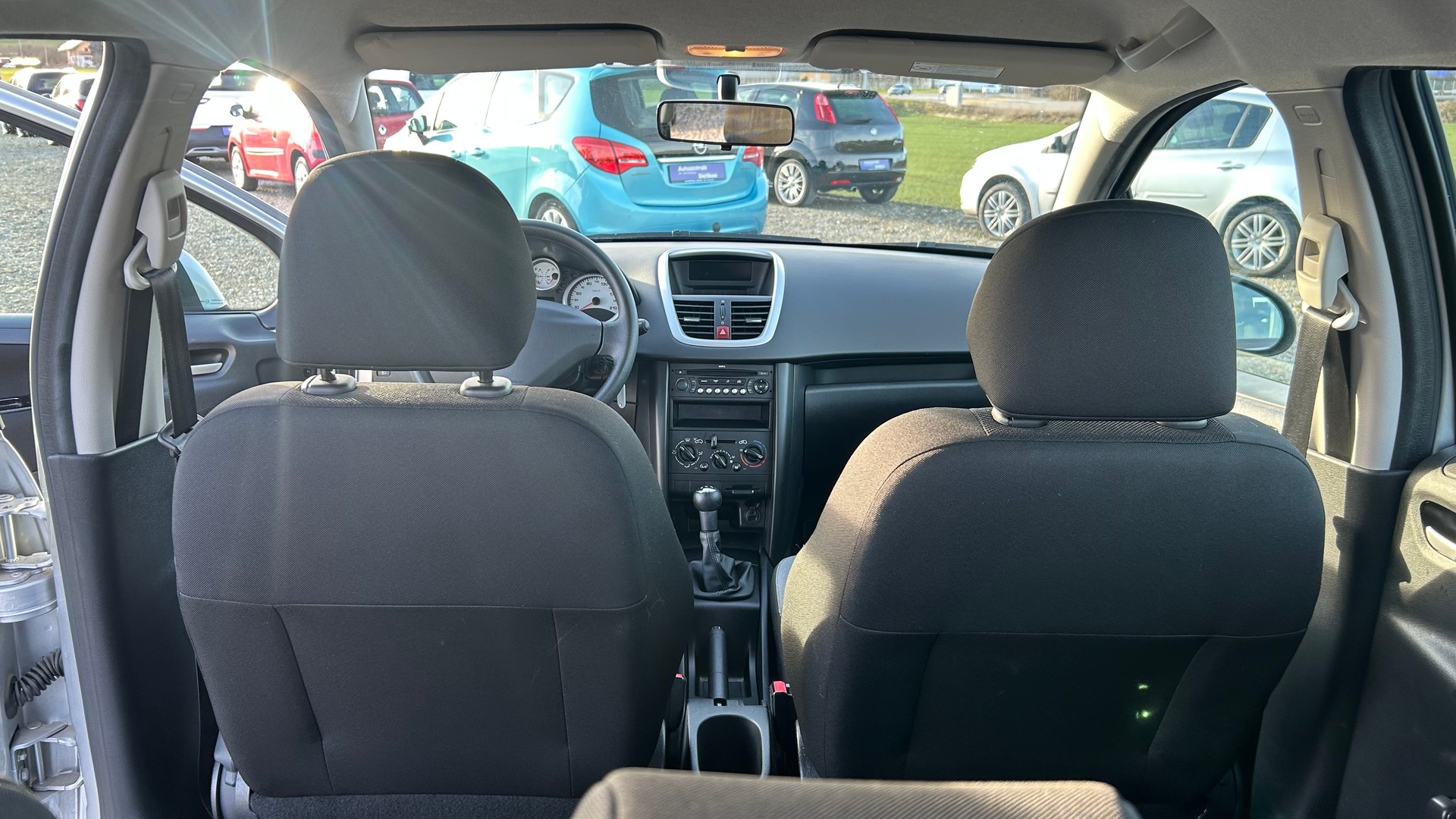 PEUGEOT 207 1.4 16V Swiss Edition-image-11