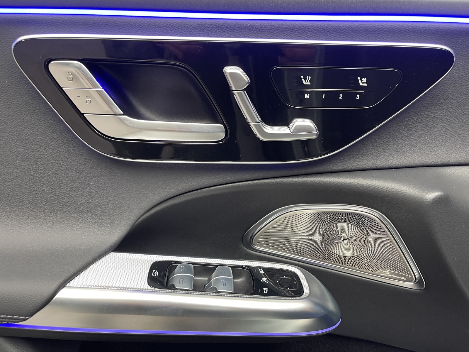 MERCEDES-BENZ E 220 d 4Matic-image-12