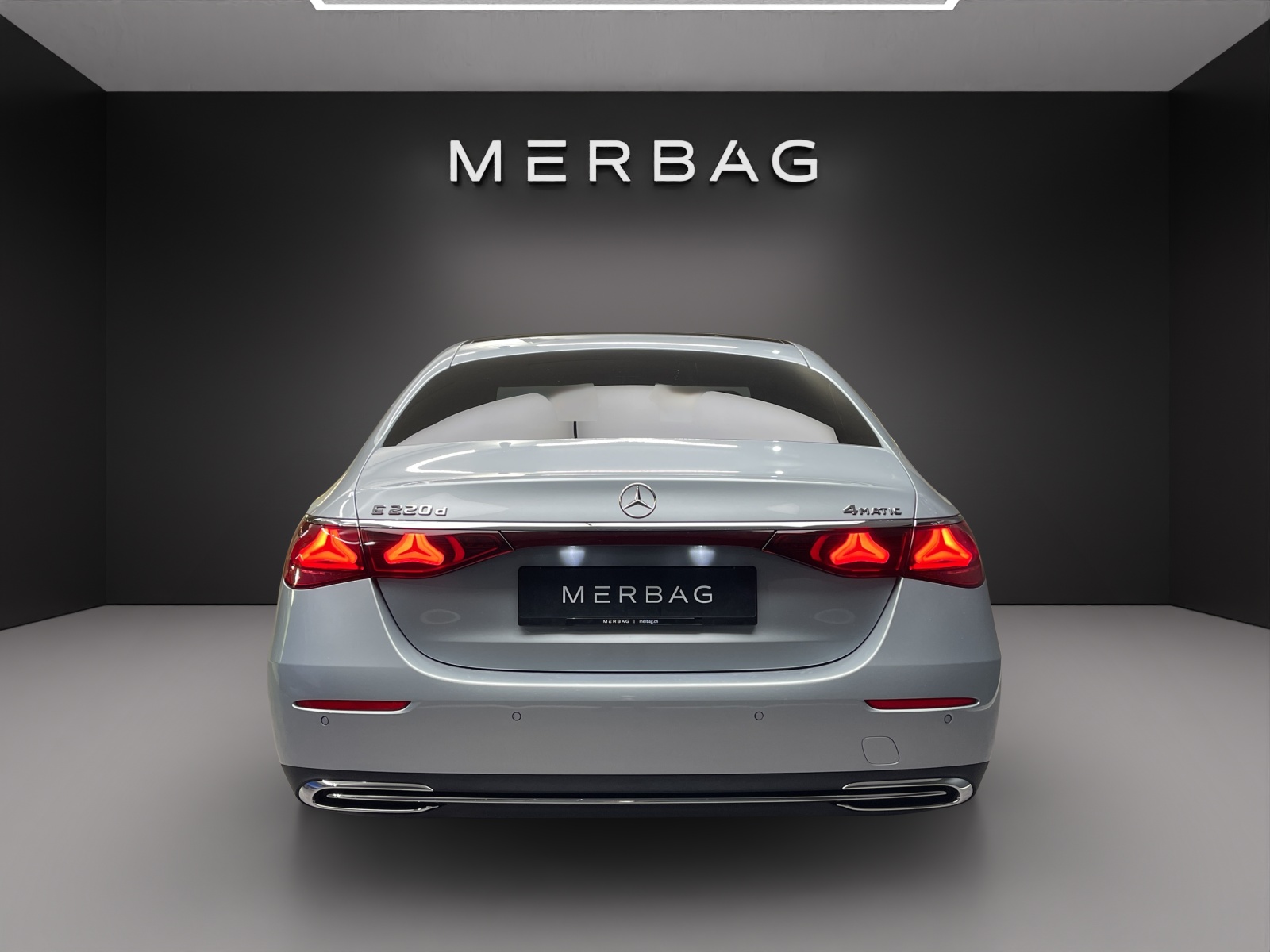 MERCEDES-BENZ E 220 d 4Matic-image-4