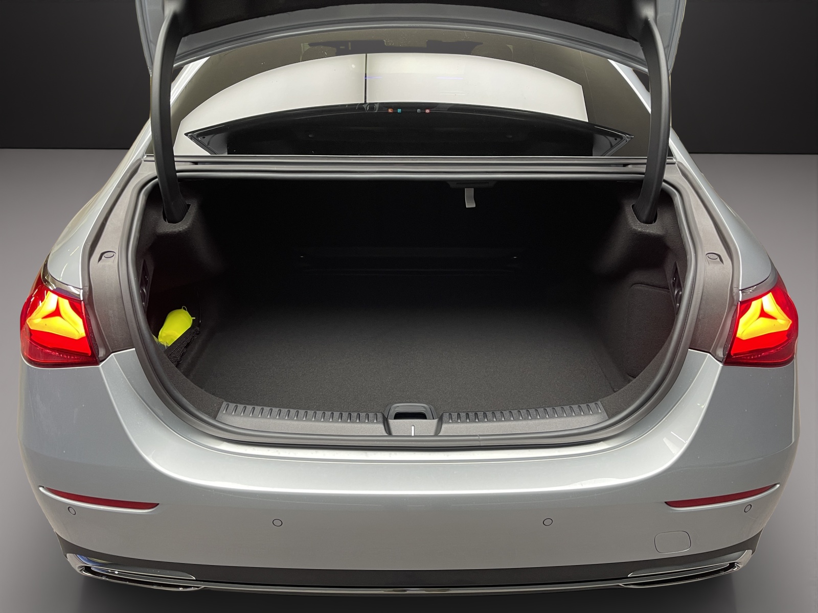 MERCEDES-BENZ E 220 d 4Matic-image-5