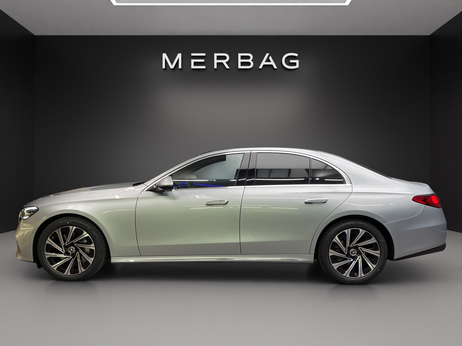 MERCEDES-BENZ E 220 d 4Matic-image-2