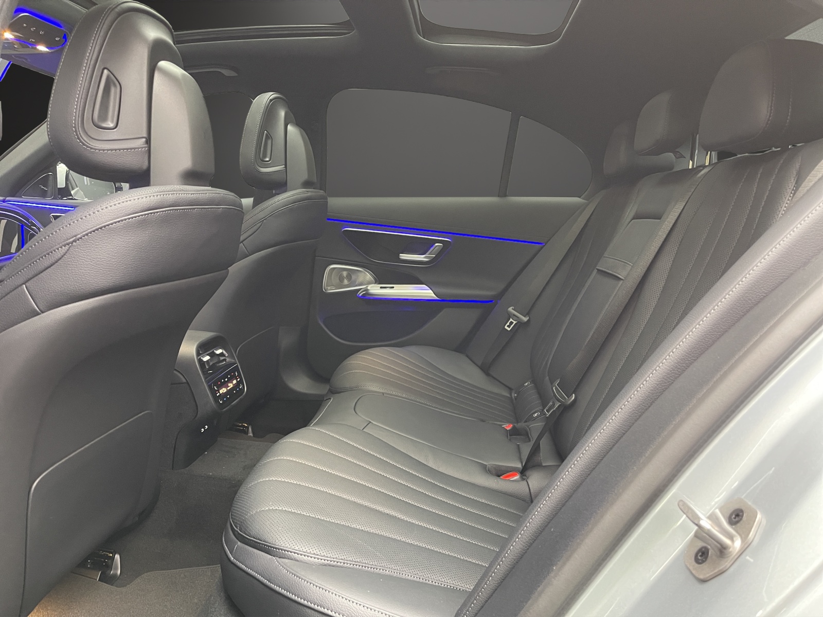 MERCEDES-BENZ E 220 d 4Matic-image-10