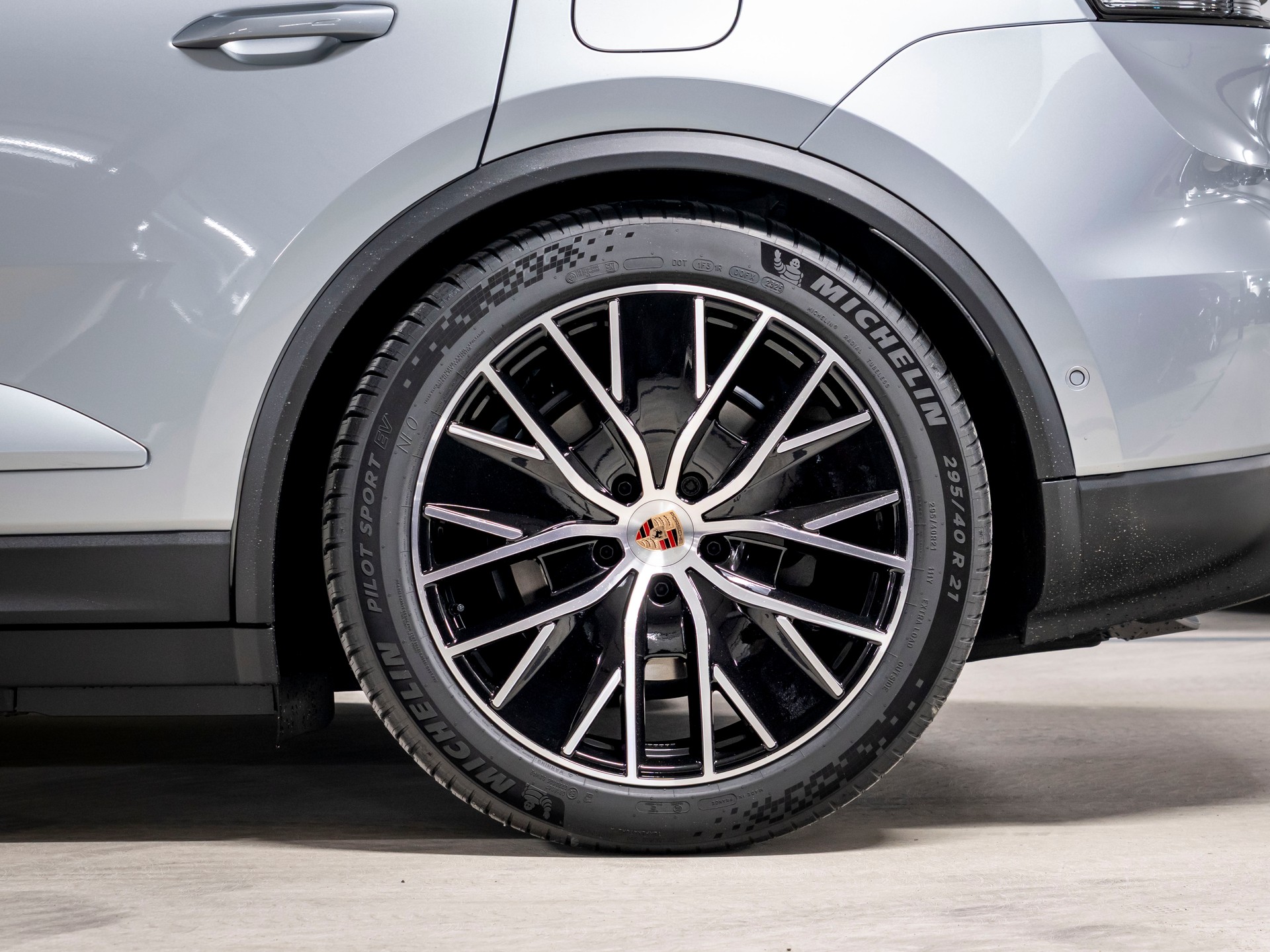 PORSCHE Macan 4 100kWh-image-8