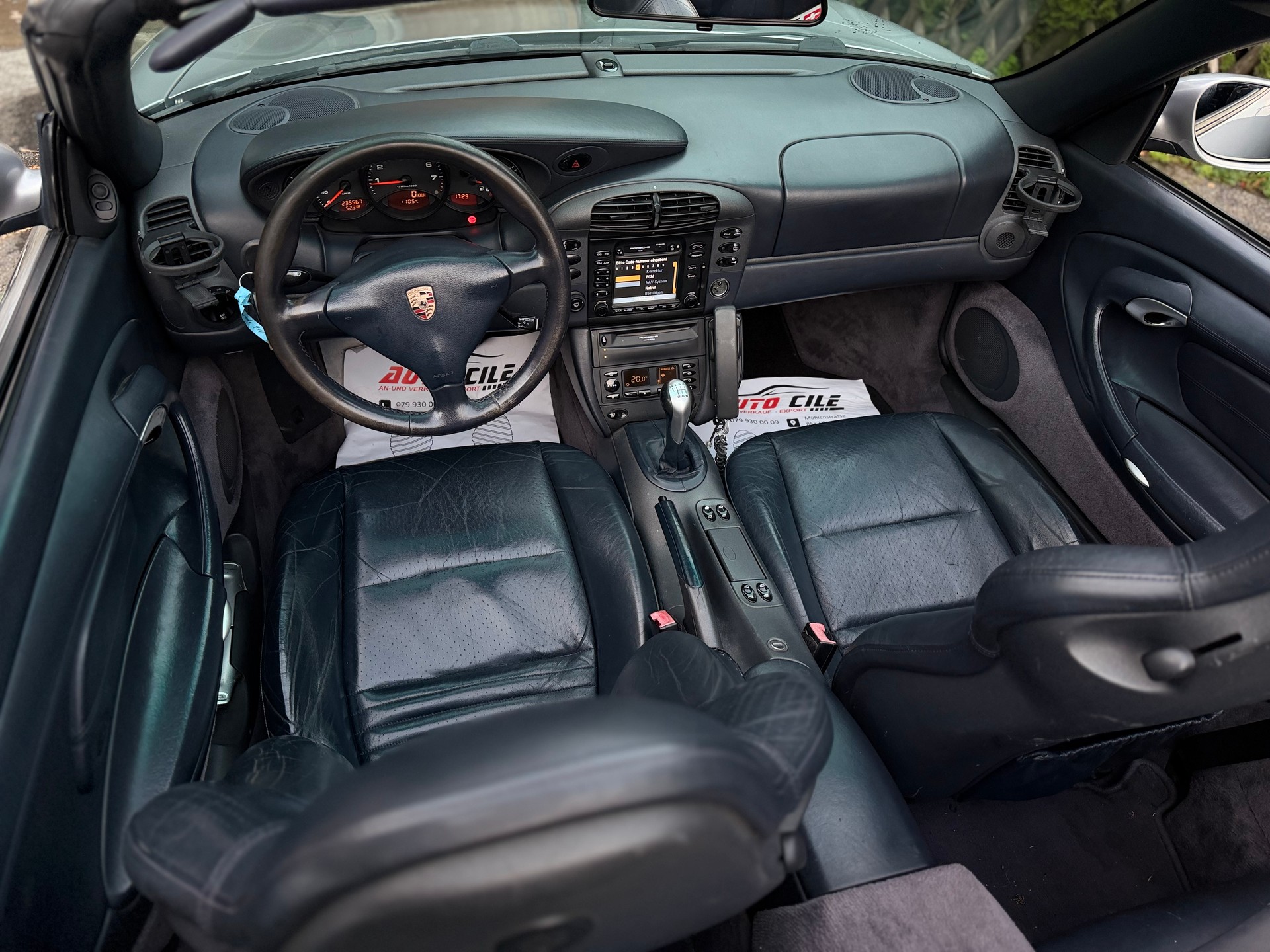 PORSCHE 911 Carrera Cabrio-image-9