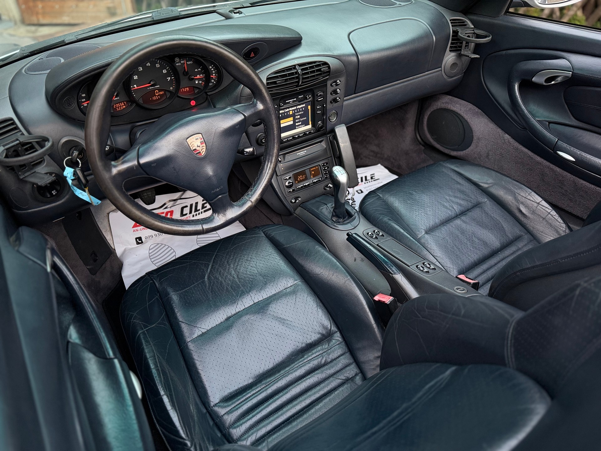 PORSCHE 911 Carrera Cabrio-image-10