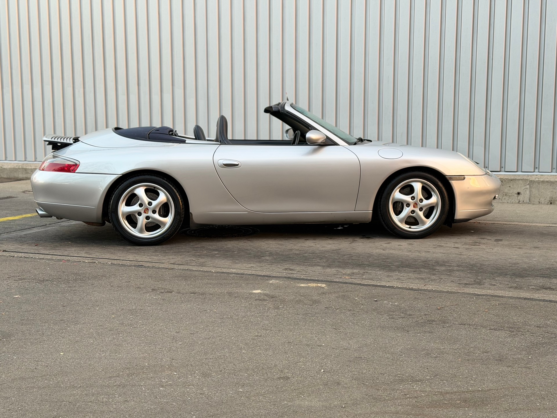PORSCHE 911 Carrera Cabrio-image-7