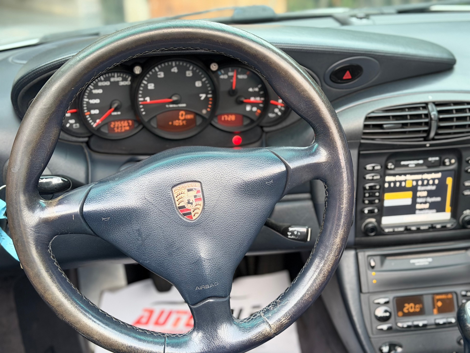 PORSCHE 911 Carrera Cabrio-image-11