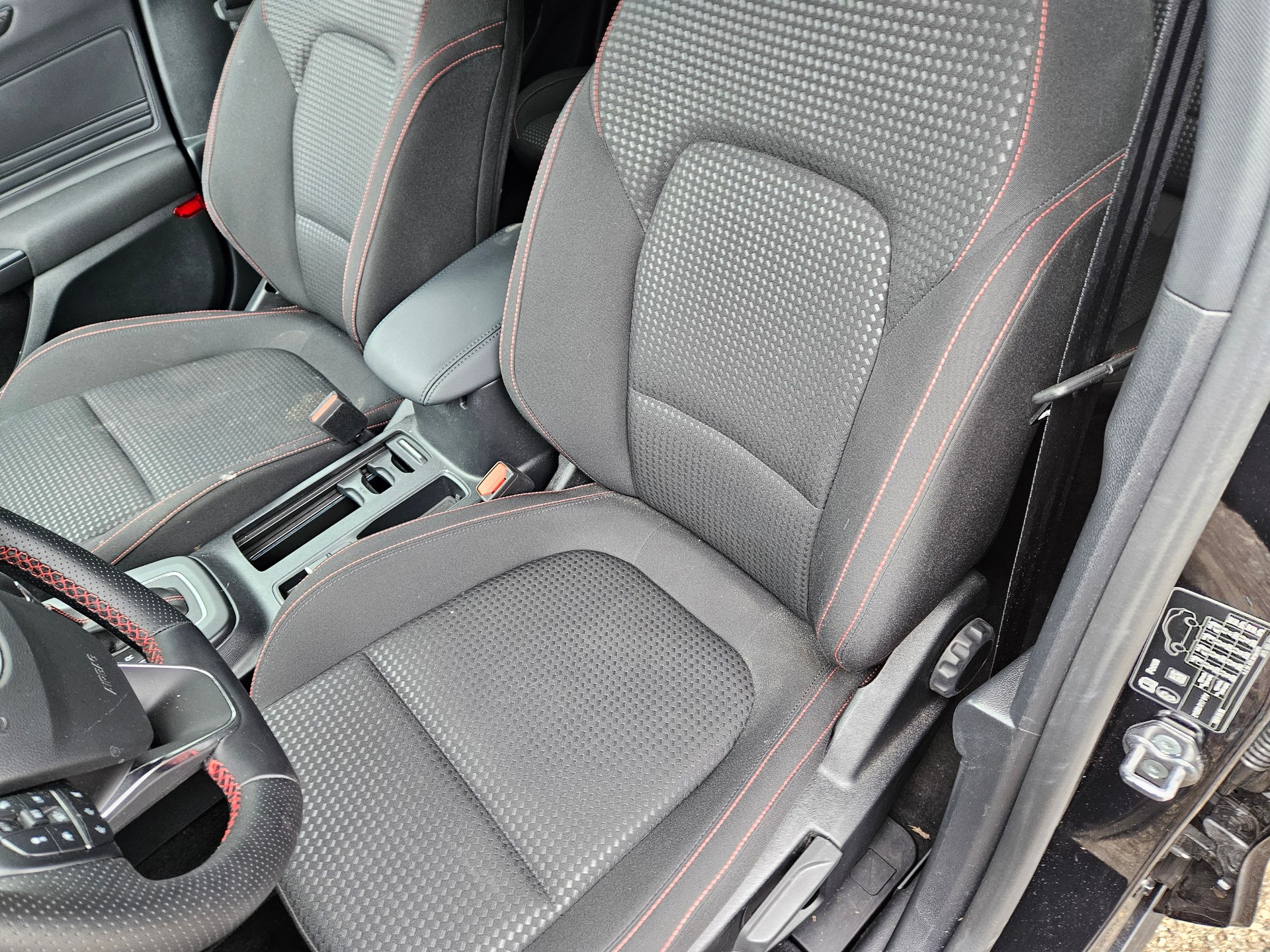 FORD Focus 1.0 MHEV AUTOMAT155 PS ST-Line BESCHADIG ENDOMMAGEE provisorisch fahrbar-image-5