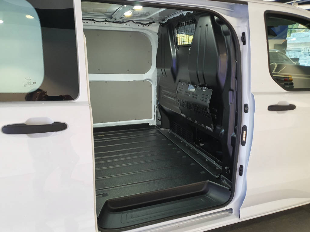 FORD Transit Custom Van 280 L1 2.0 EcoBlue 136 Trend-image-10