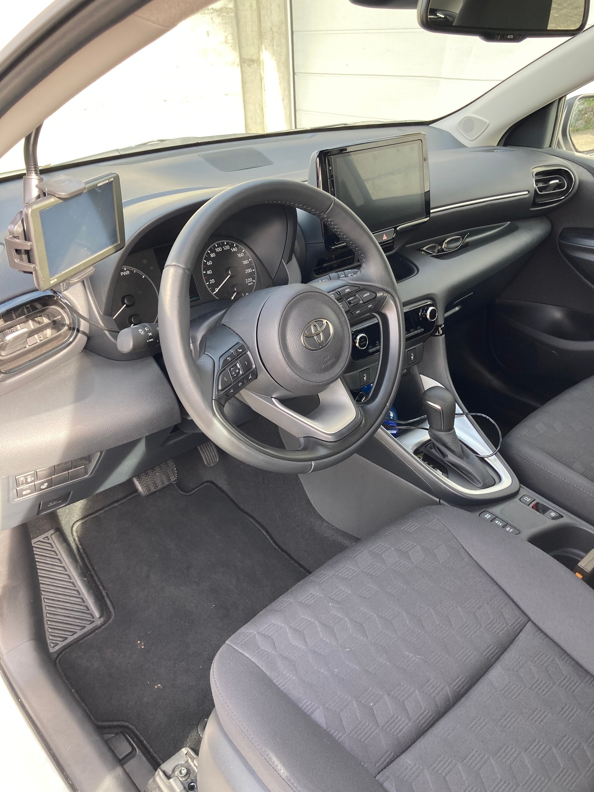 TOYOTA Yaris 1.5 Comfort e-CVT-image-4