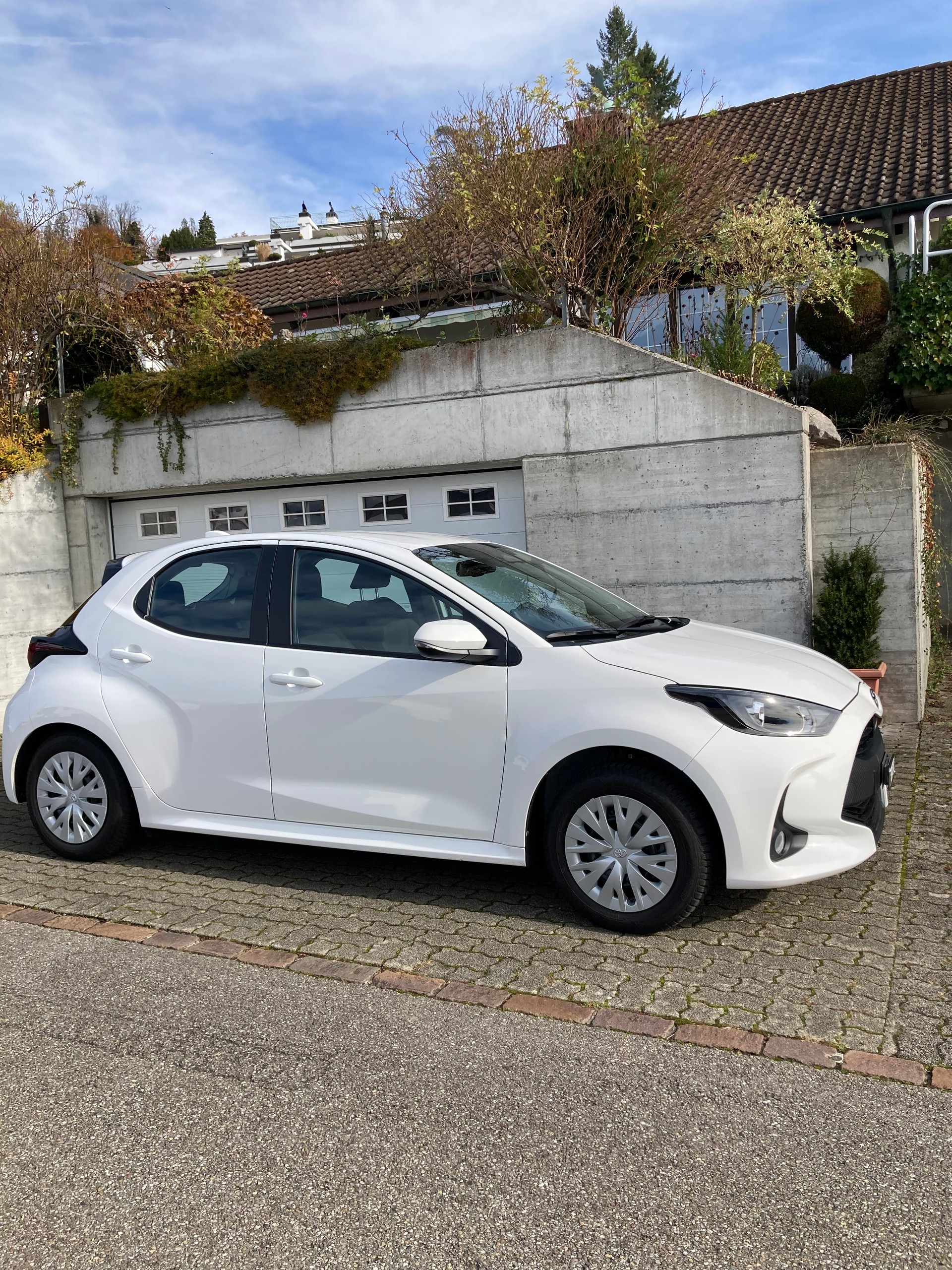 TOYOTA Yaris 1.5 Comfort e-CVT-image-3