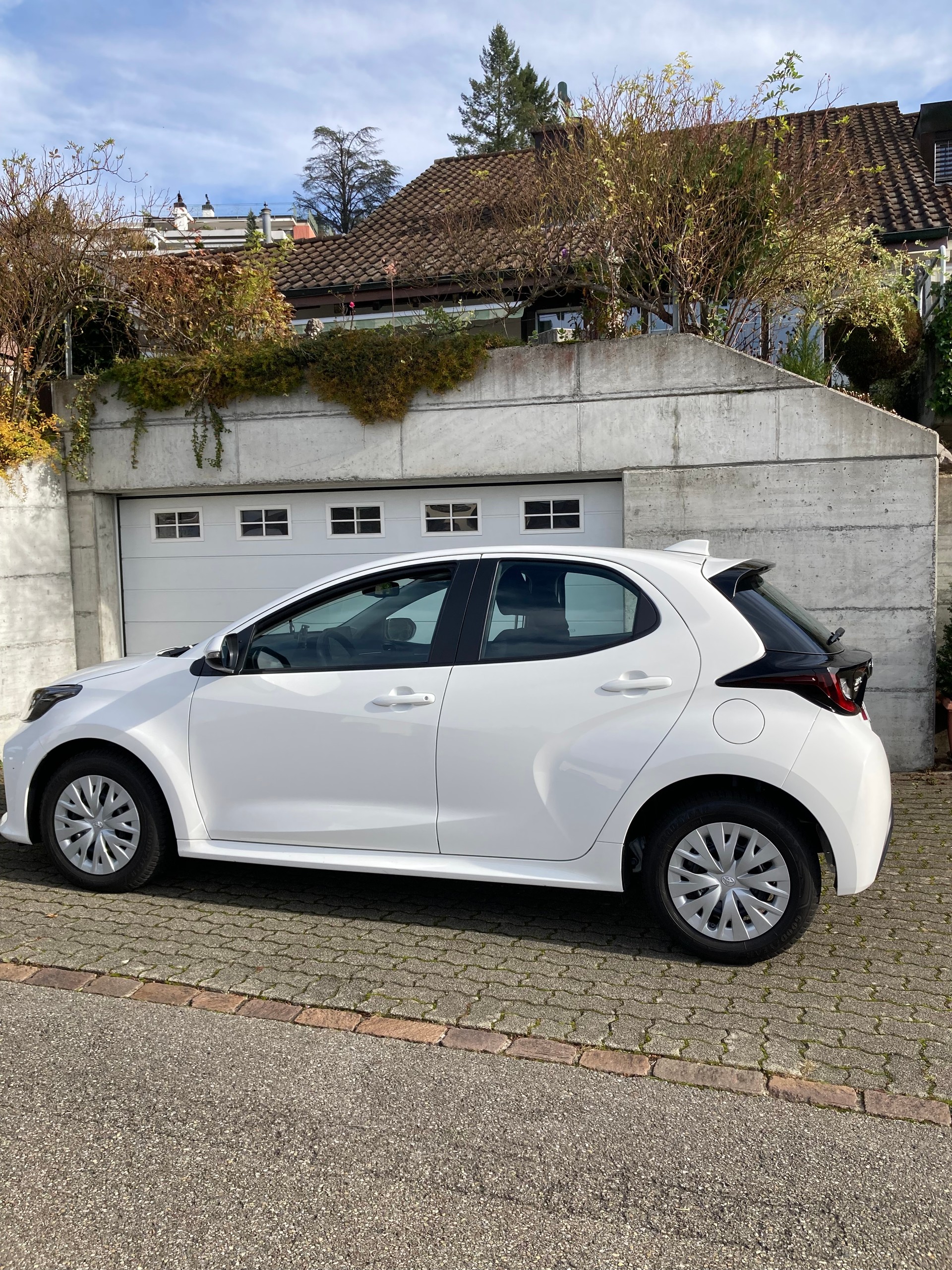TOYOTA Yaris 1.5 Comfort e-CVT-image-2