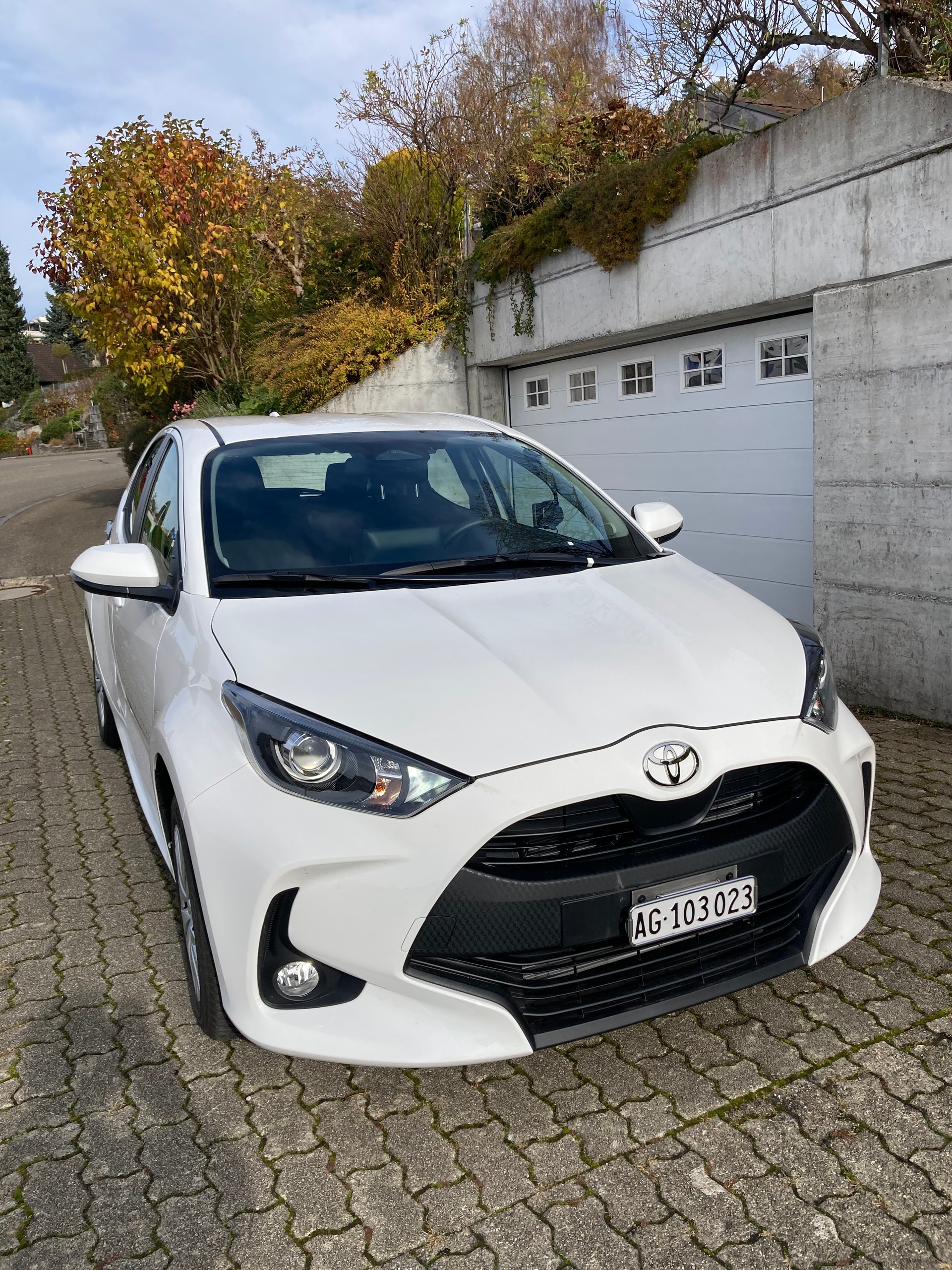 TOYOTA Yaris 1.5 Comfort e-CVT-image-0