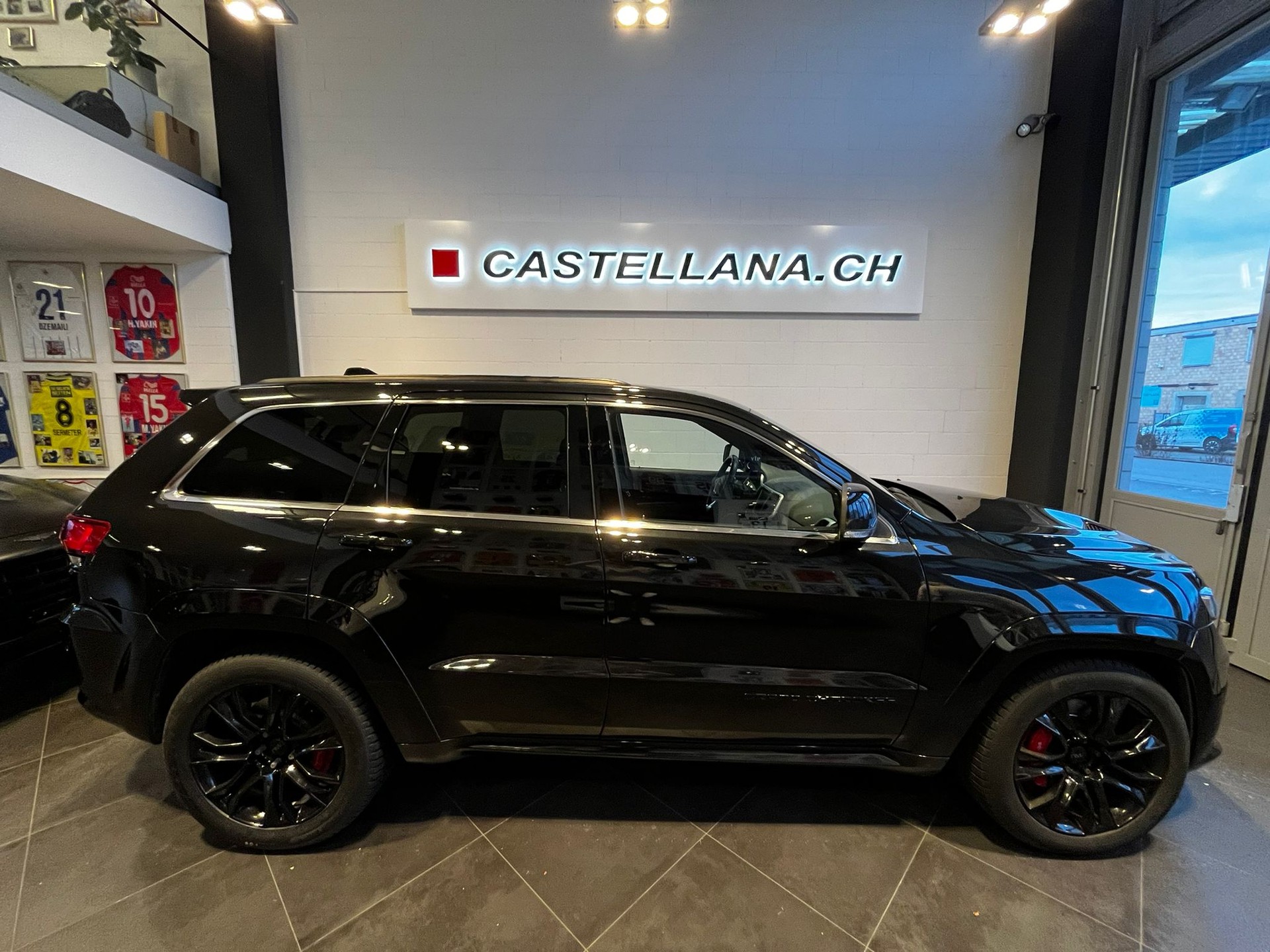 JEEP Grand Cherokee 6.4 V8 HEMI SRT8 Automatic-image-5
