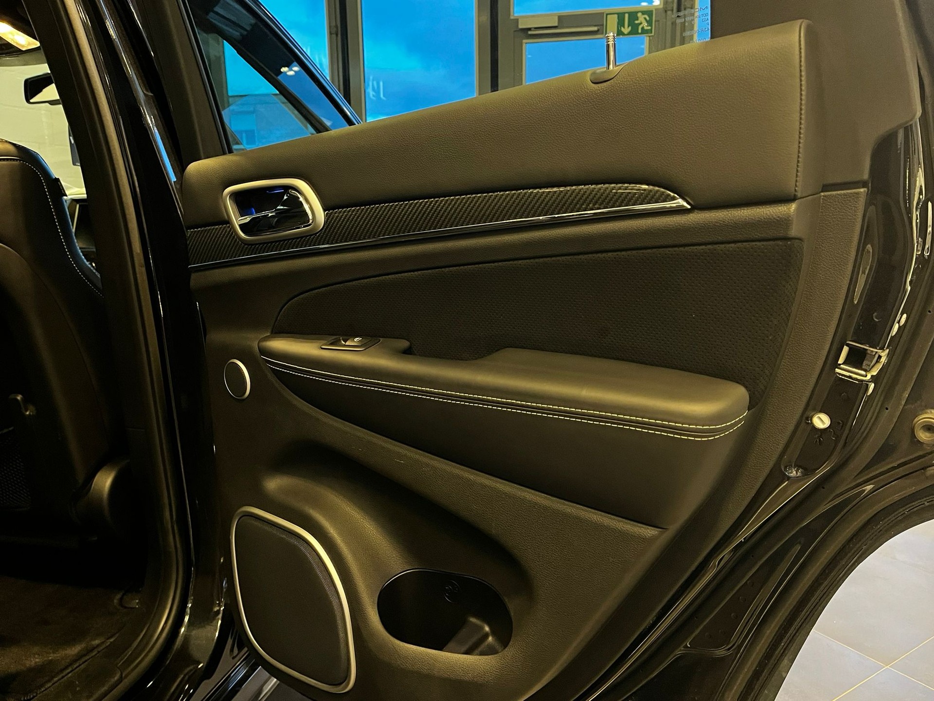 JEEP Grand Cherokee 6.4 V8 HEMI SRT8 Automatic-image-27