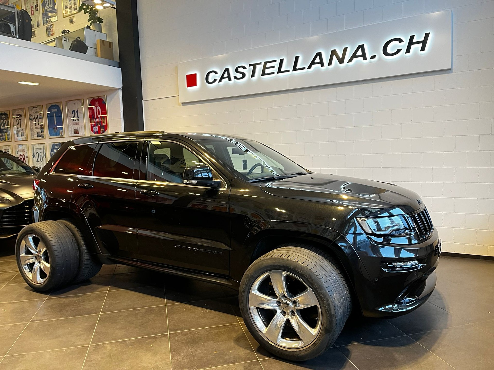 JEEP Grand Cherokee 6.4 V8 HEMI SRT8 Automatic-image-1