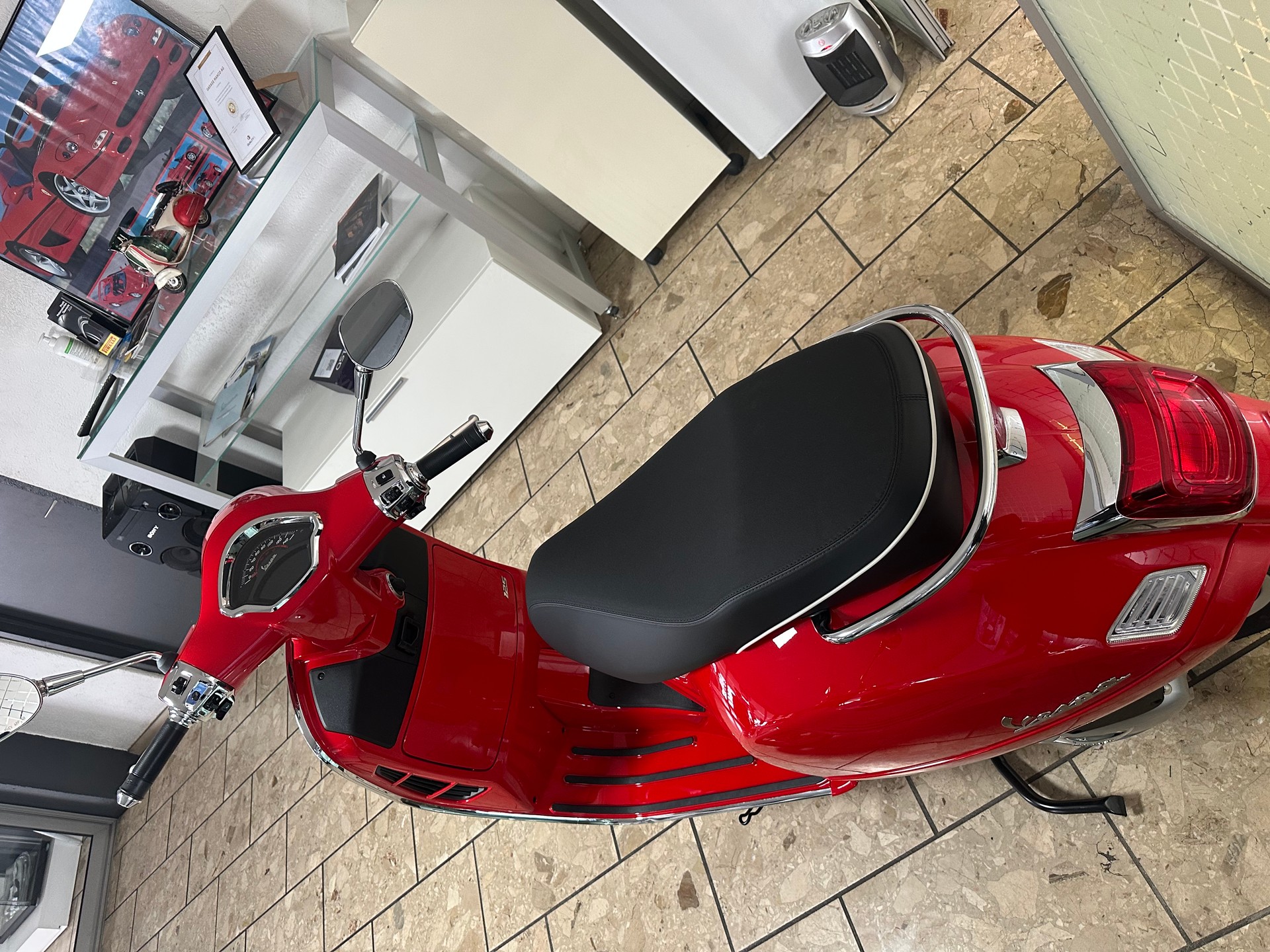 PIAGGIO Vespa GTS 125 Super RST Euro 5+-image-3