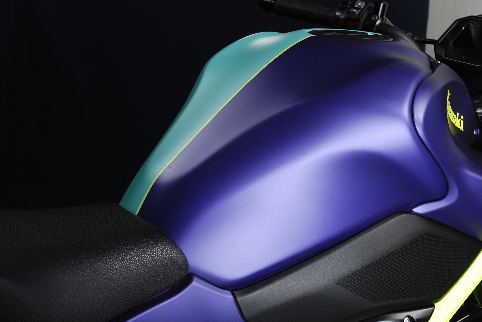 KAWASAKI Z 900 (70kW) MY21 - Komplettumbau-showroom-element-3