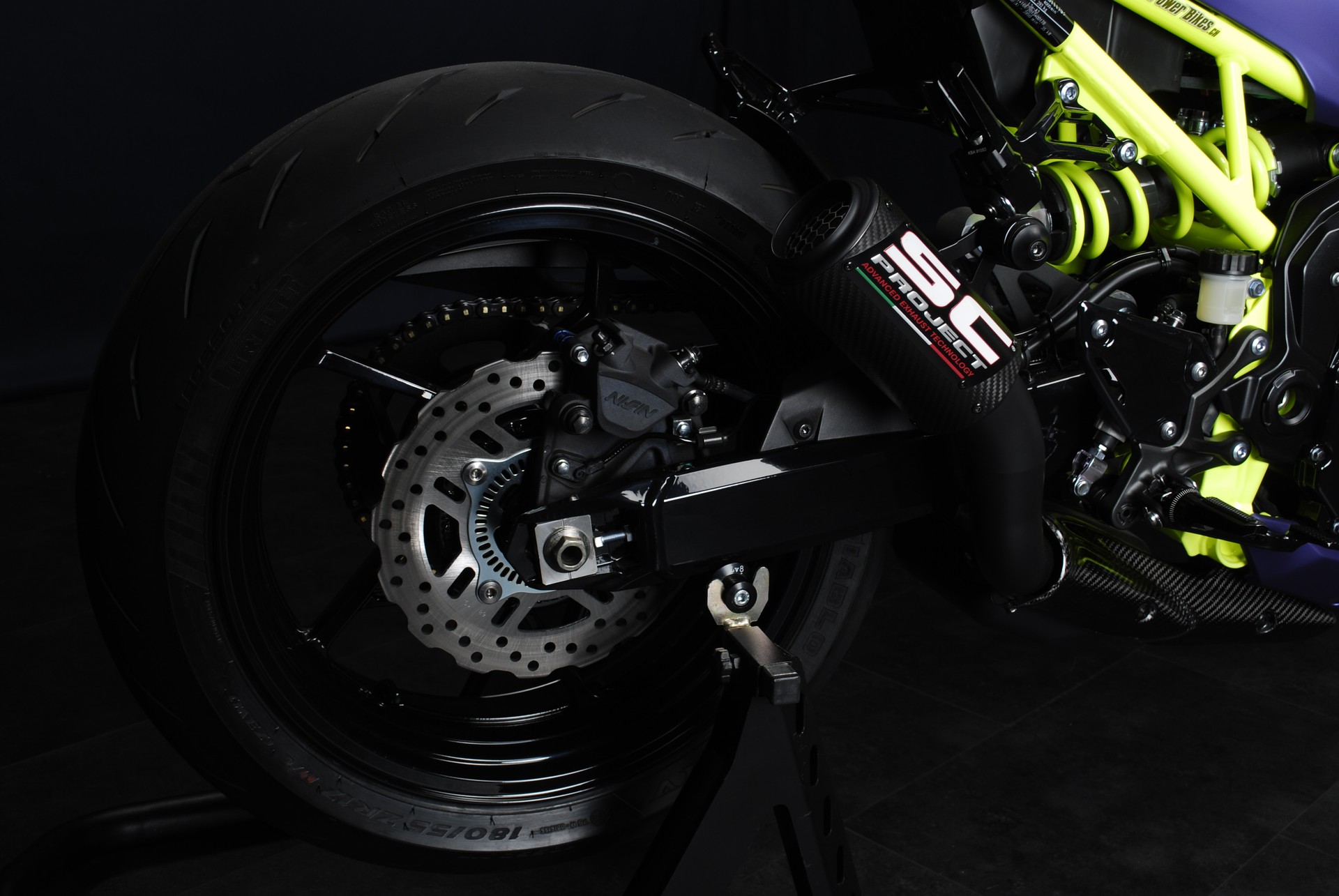 KAWASAKI Z 900 (70kW) MY21 - Komplettumbau-showroom-element-2