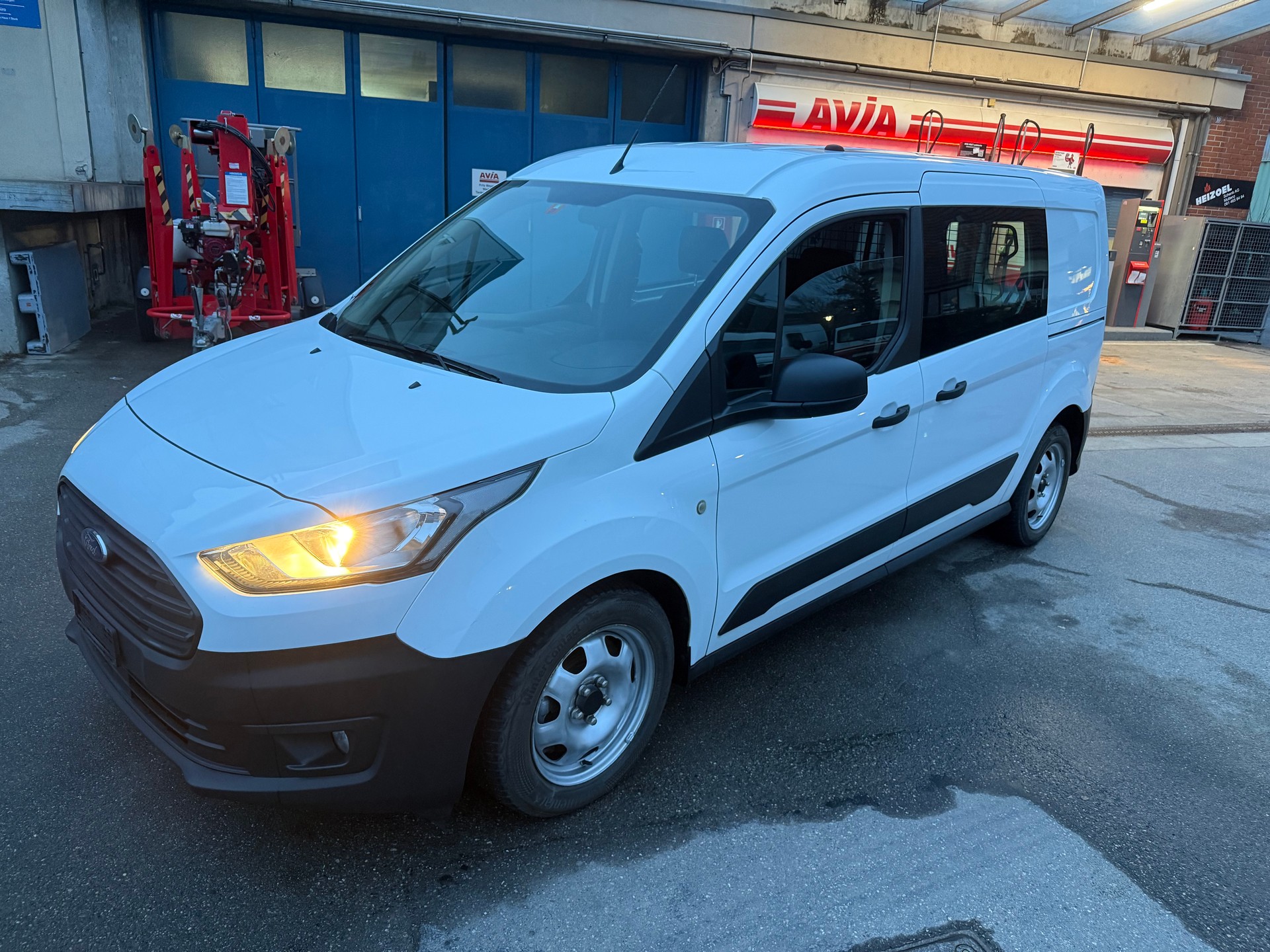 FORD Transit Connect Van T230 DCIV 1.5 EcoBlue Ambi. A-image-1
