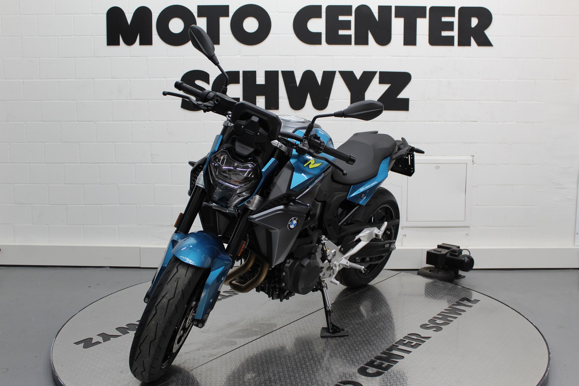 BMW F 900 R A2-showroom-element-3