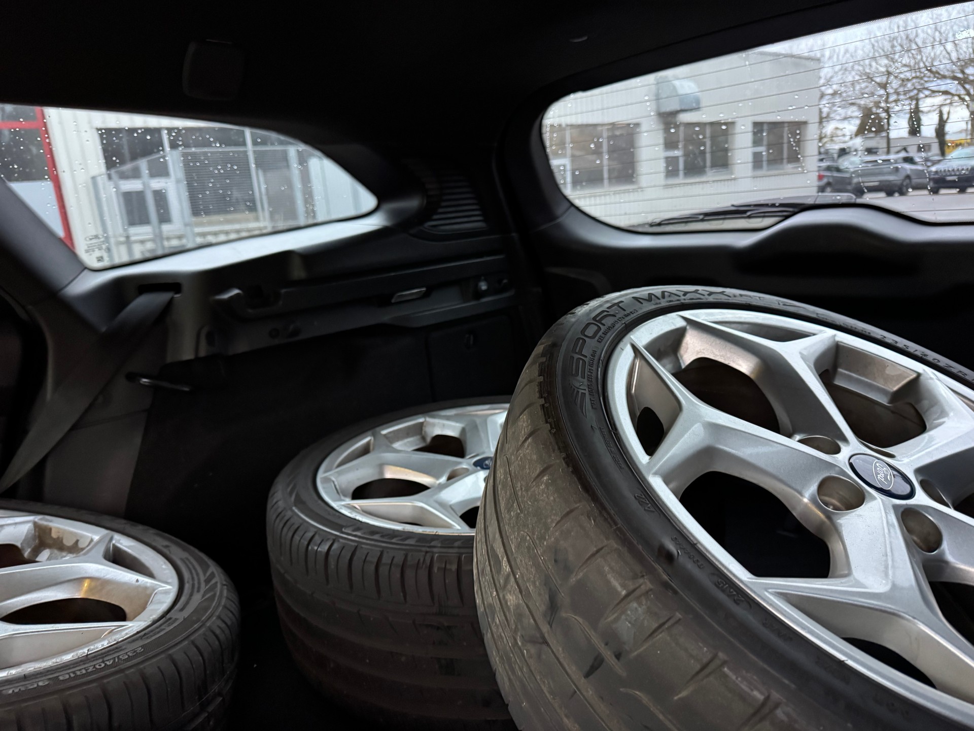 FORD Focus 2.0 SCTi ST-3-image-12