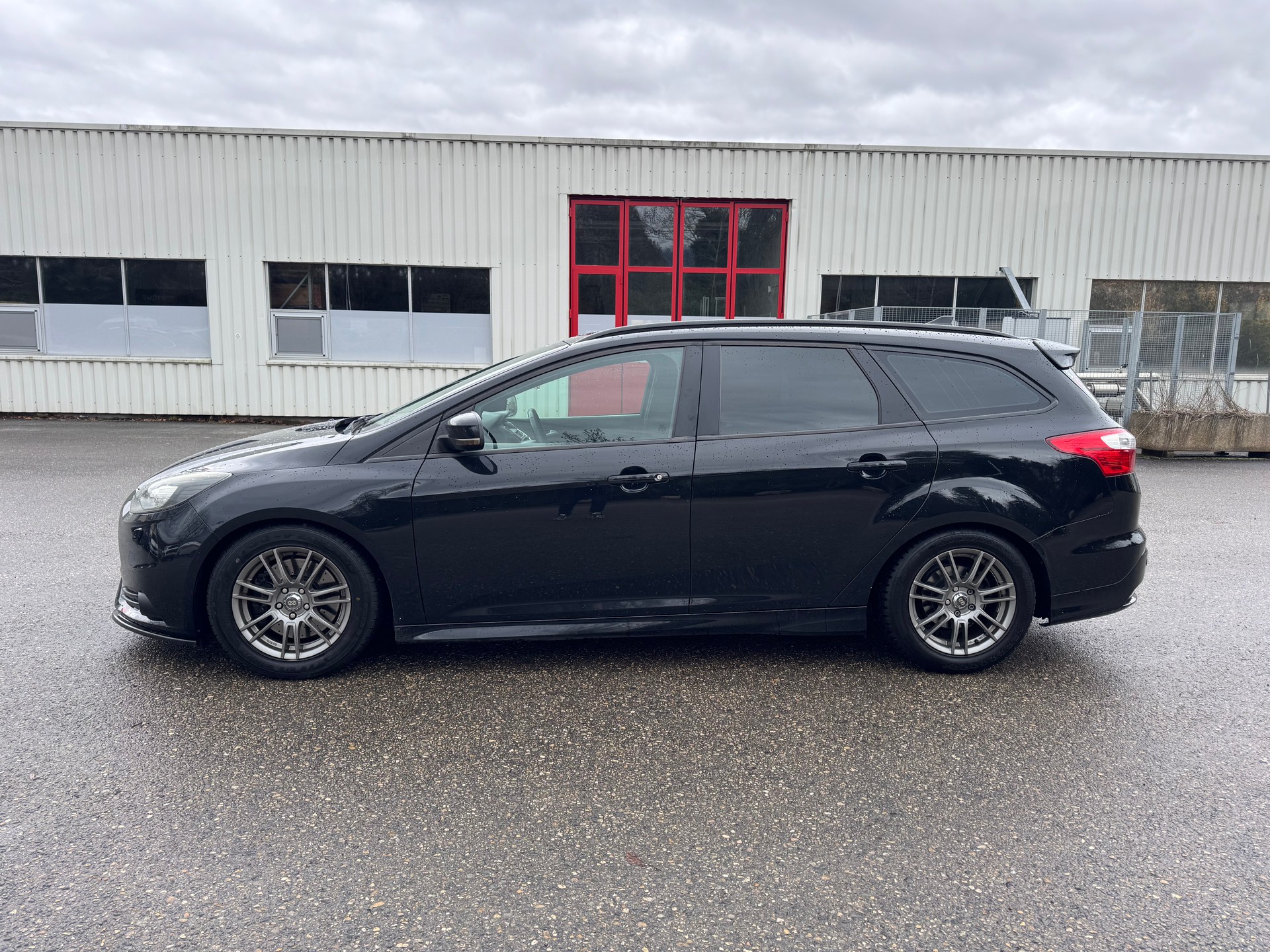 FORD Focus 2.0 SCTi ST-3-image-3