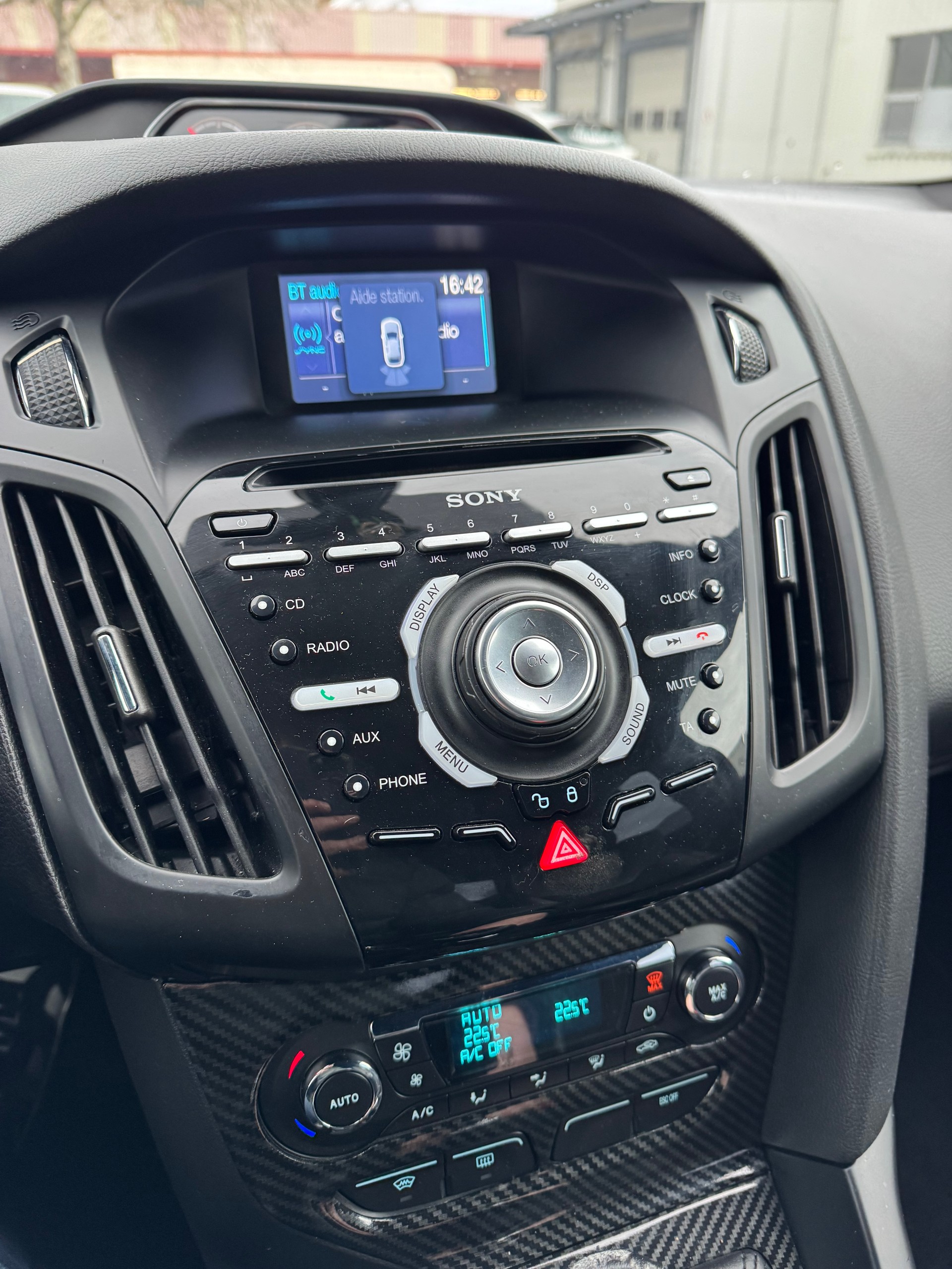 FORD Focus 2.0 SCTi ST-3-image-9
