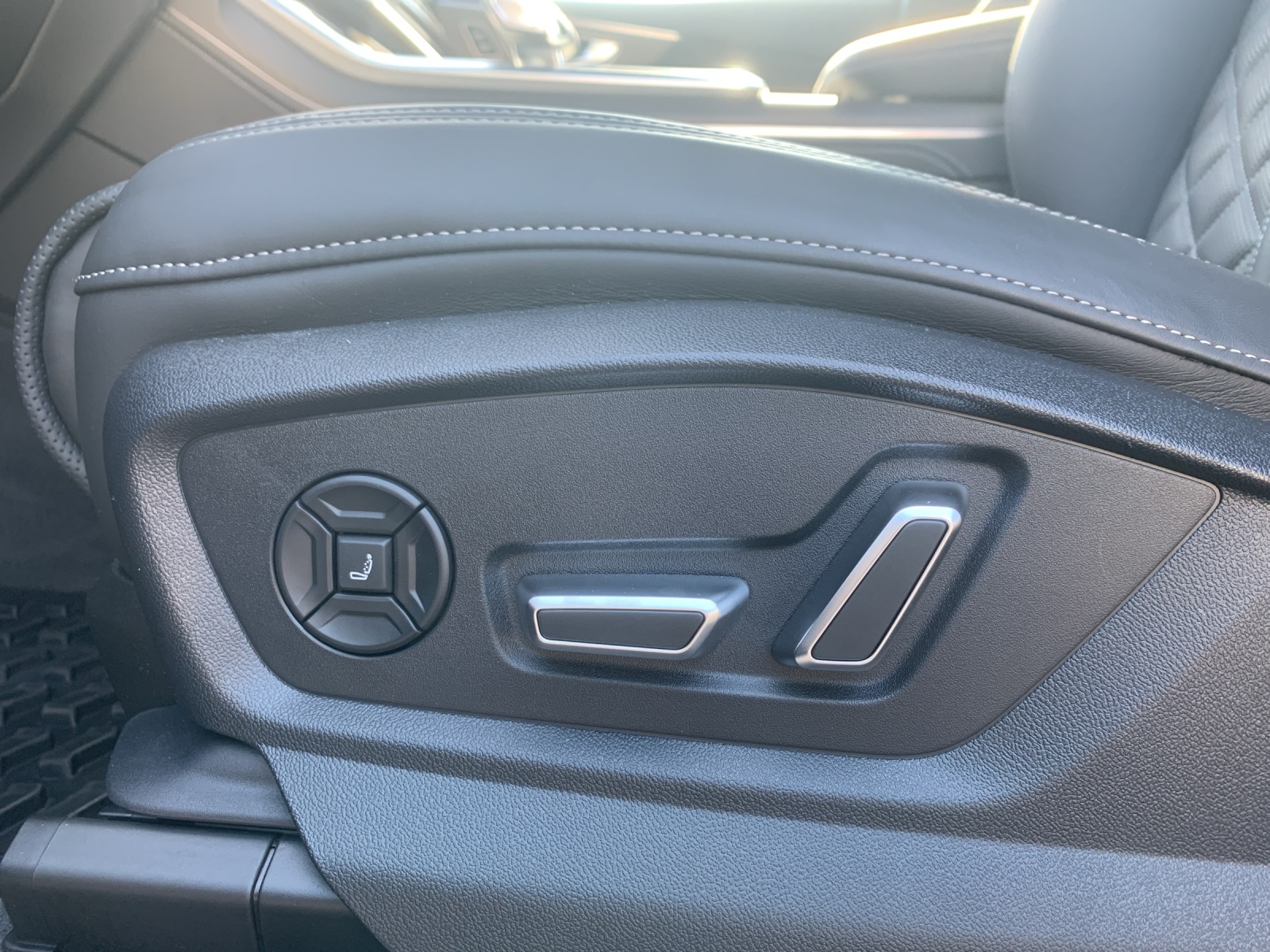 AUDI SQ7 TFSI quattro tiptronic-image-15