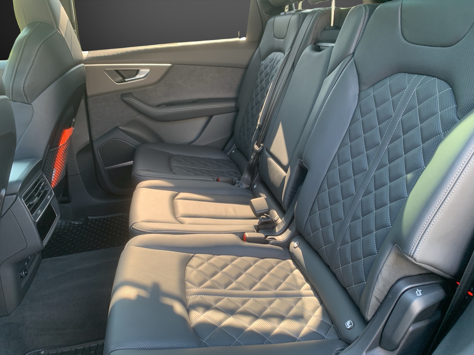 AUDI SQ7 TFSI quattro tiptronic-image-8