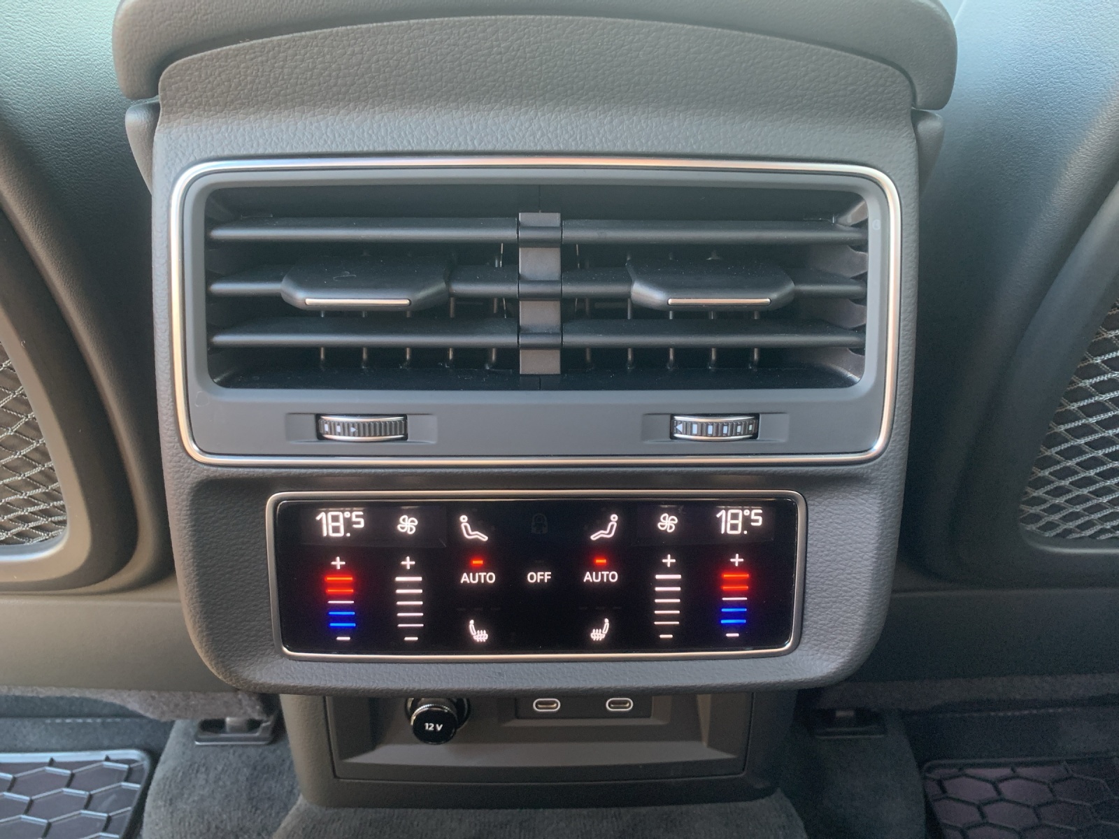 AUDI SQ7 TFSI quattro tiptronic-image-14